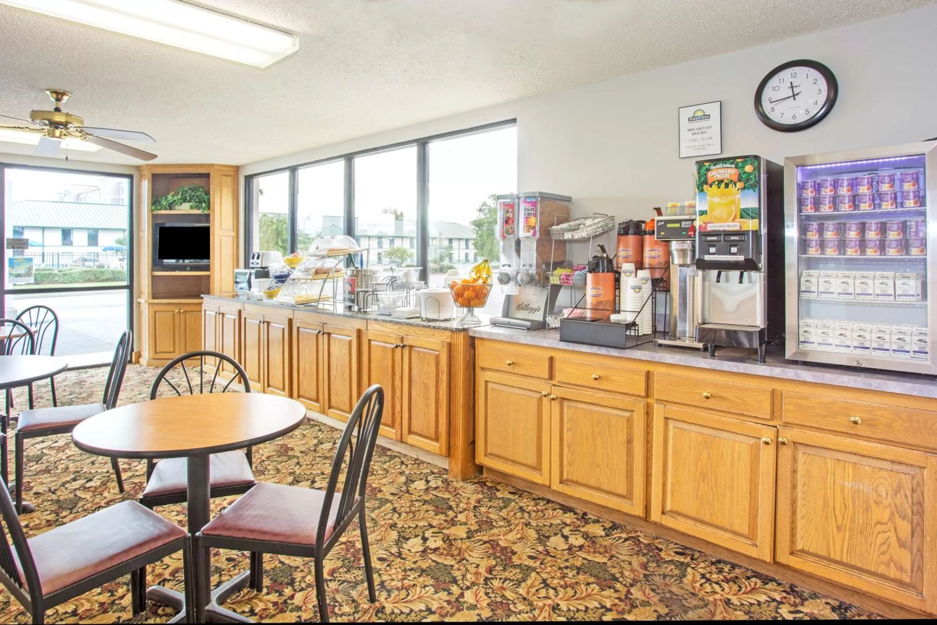 Breakfast in Days Inn by Wyndham Valdosta I-75