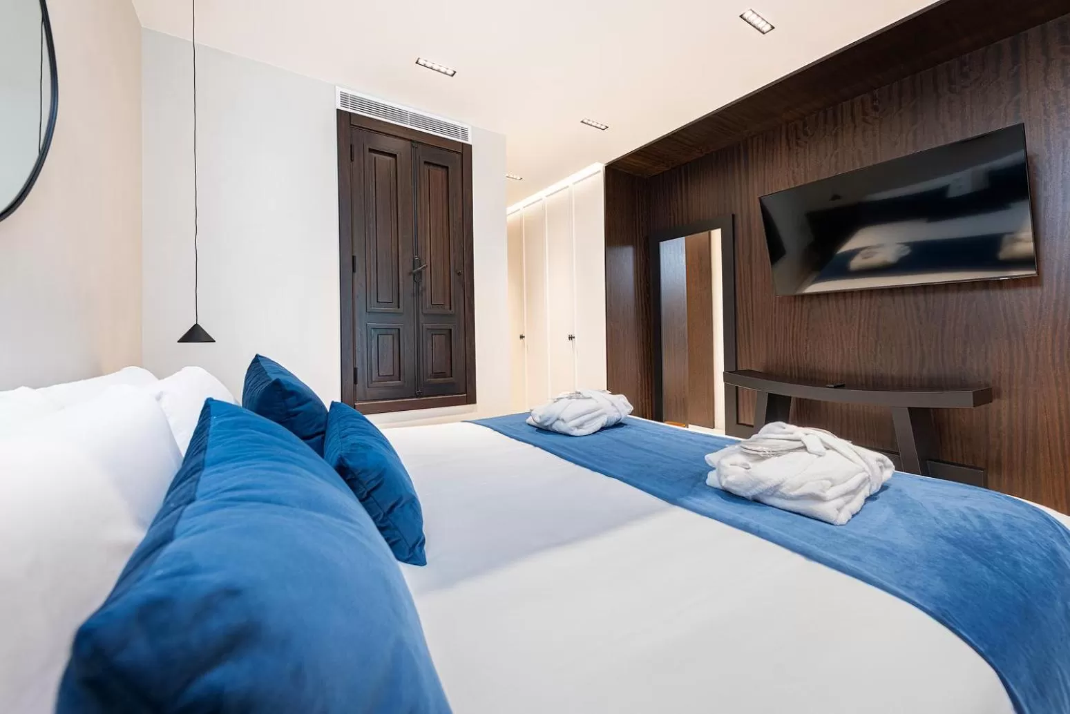 Bed in Fahana - Gay Men Only