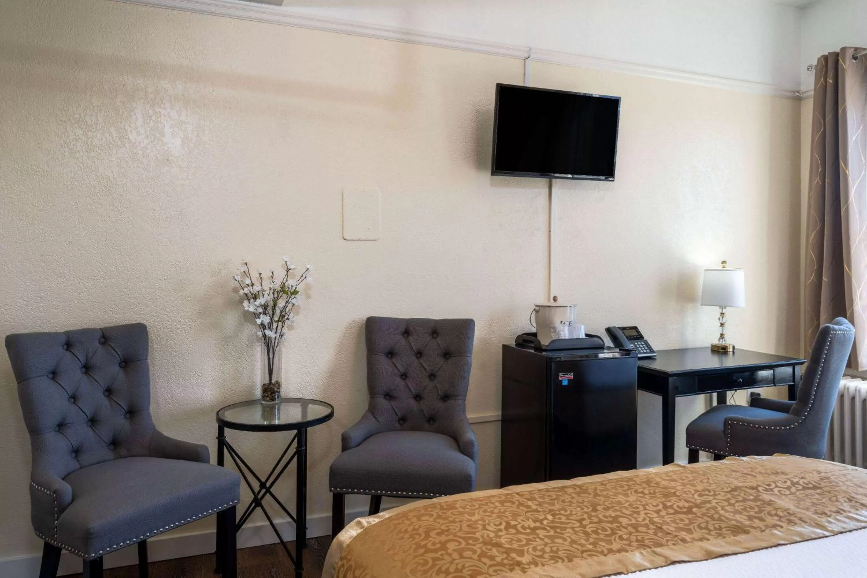 Bed in Gilmore Hotel, Trademark Collection by Wyndham