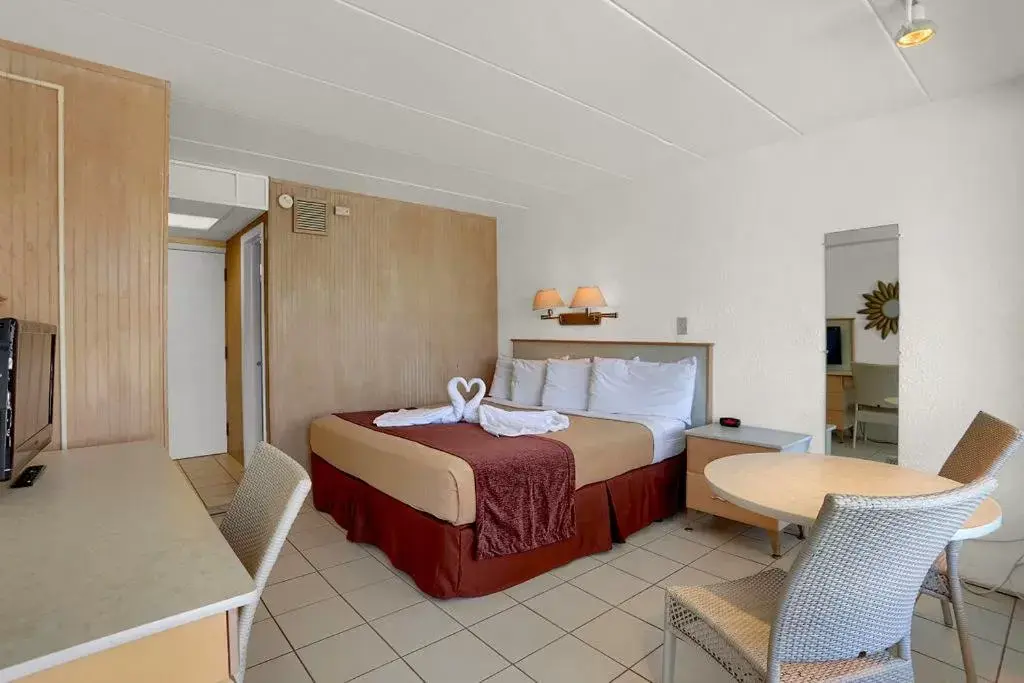 King Room with Kitchenette - Room F in Heart of Wildwood Boardwalk Motel King Room with Kitchenette - Room F in Heart of Wildwood Boardwalk Motel