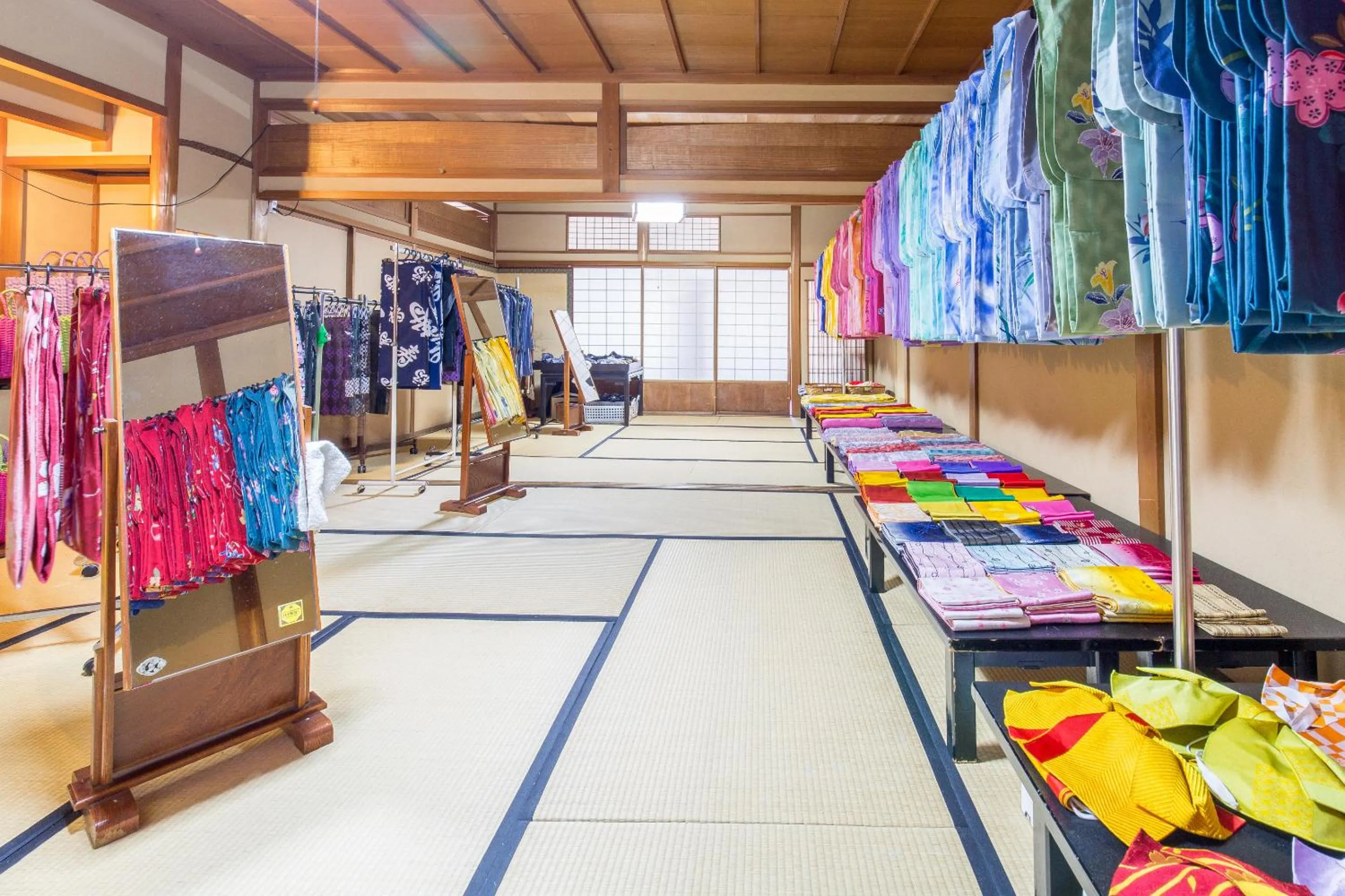 Shopping Area in Honjin Hiranoya Kachoan