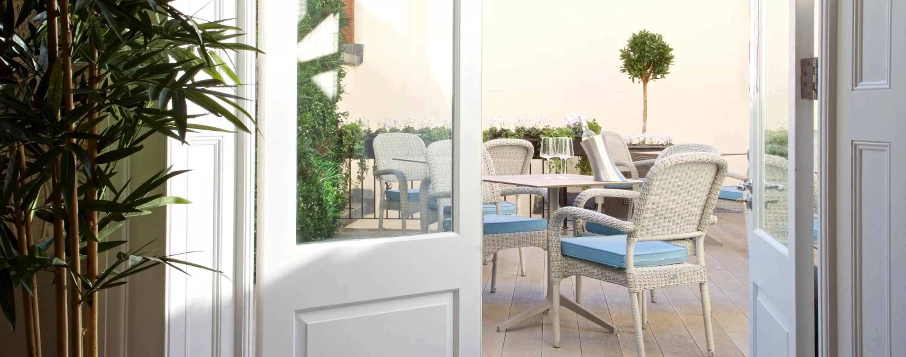 Patio in 54 Queen's Gate Hotel