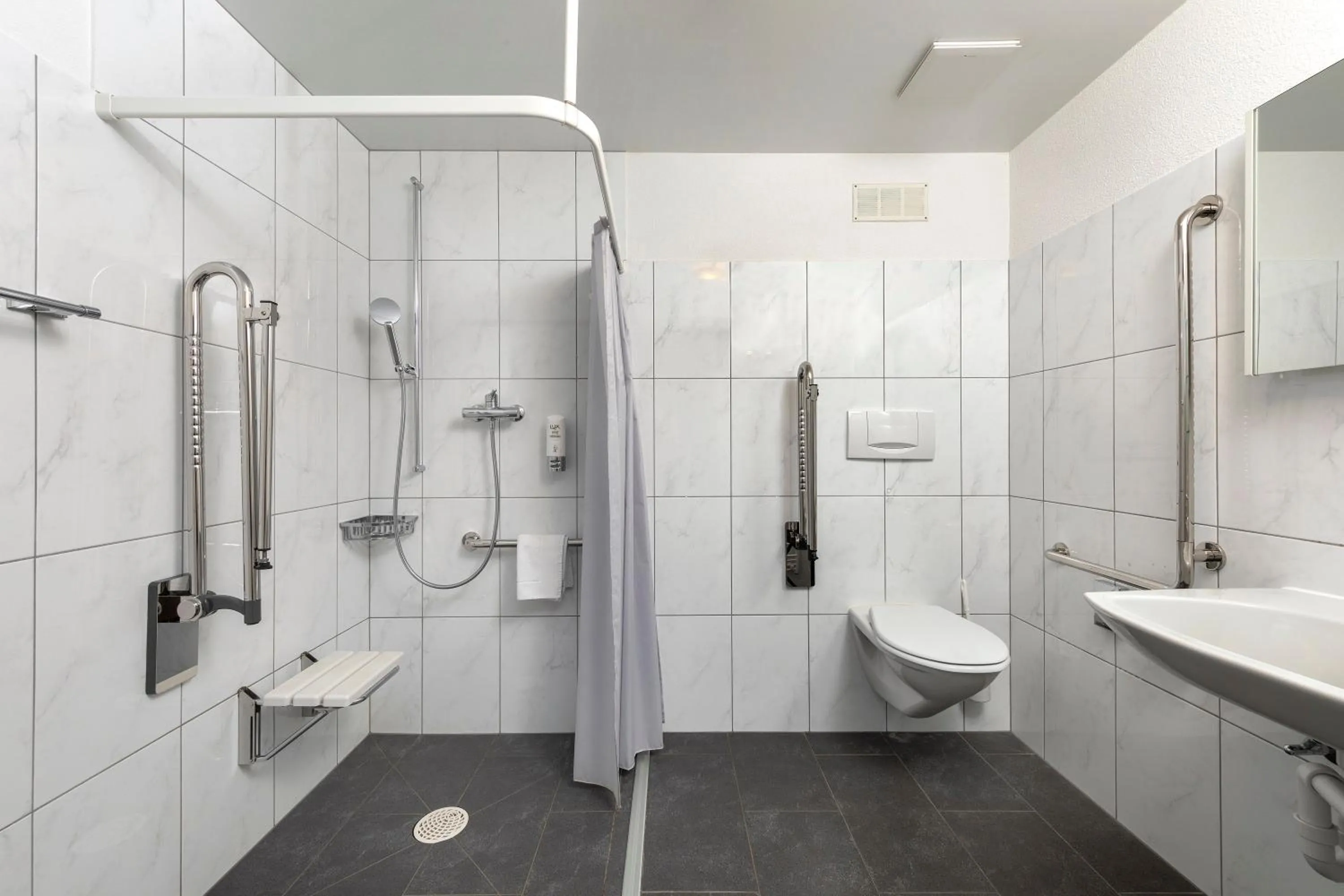 Bathroom in Crans-Montana Youth Hostel