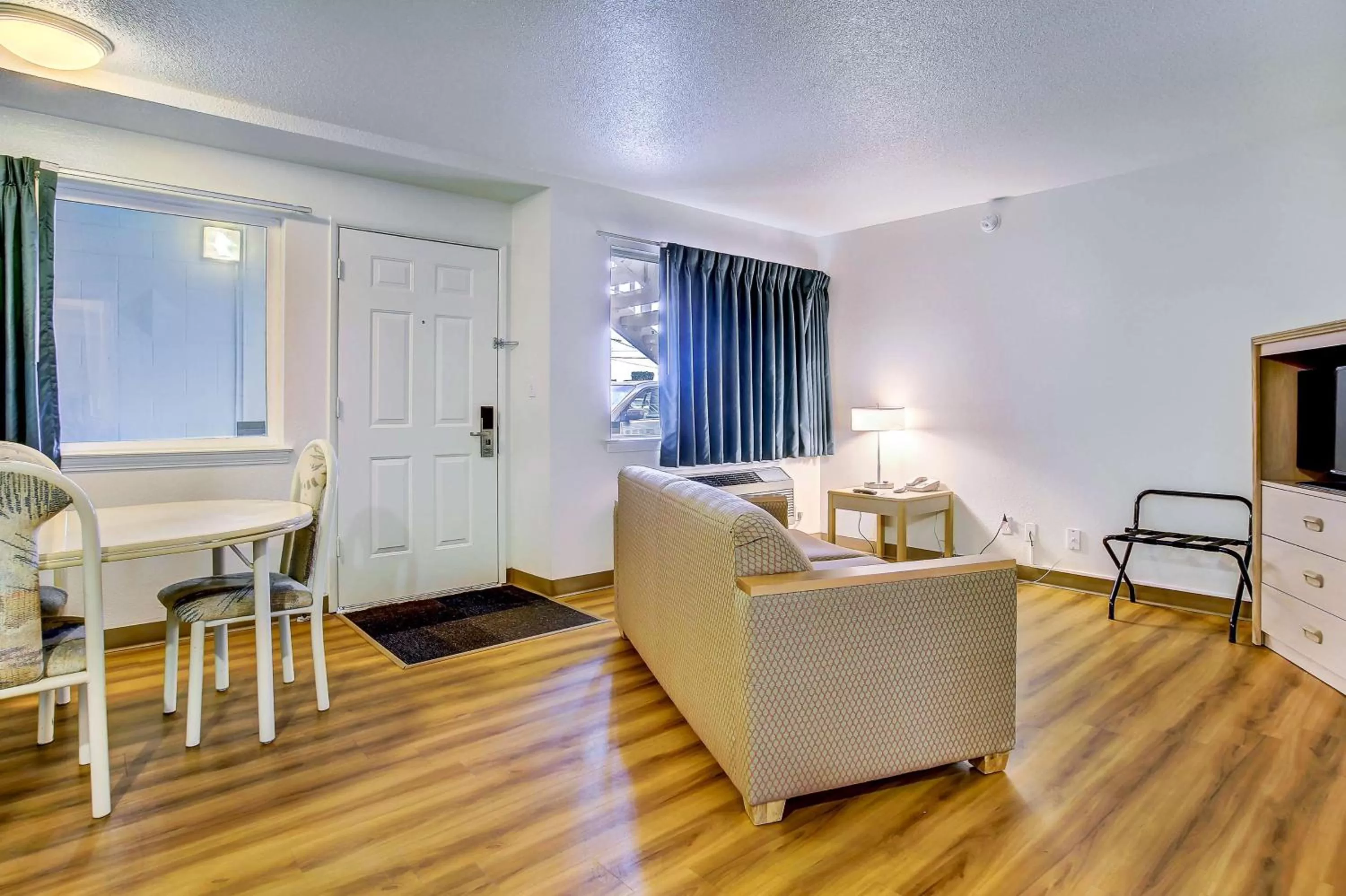 TV and multimedia in Motel 6-Coos Bay, OR