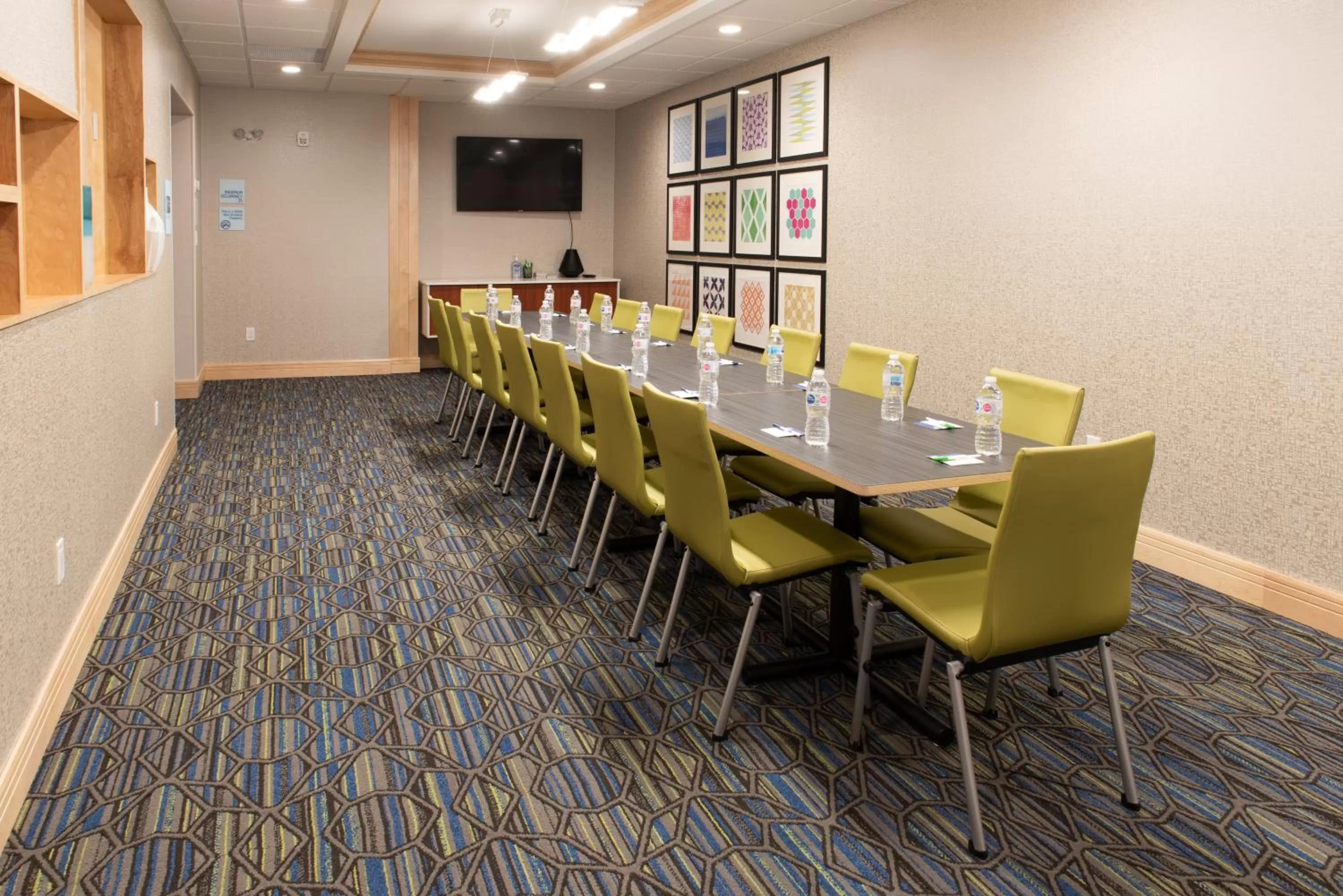 Meeting/conference room in Holiday Inn Express & Suites - North Battleford by IHG