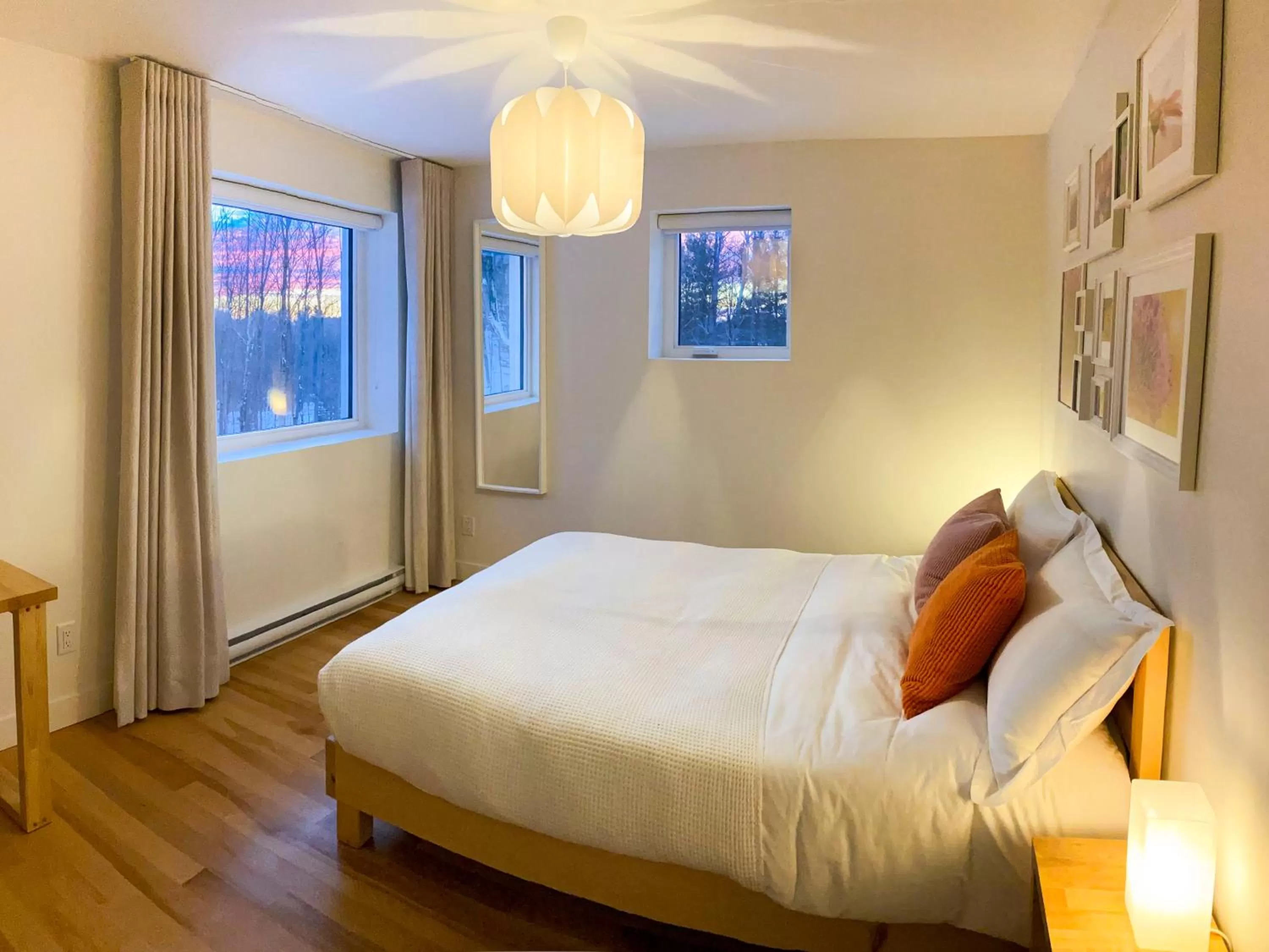 Photo of the whole room in Le Camp Caché Shefford