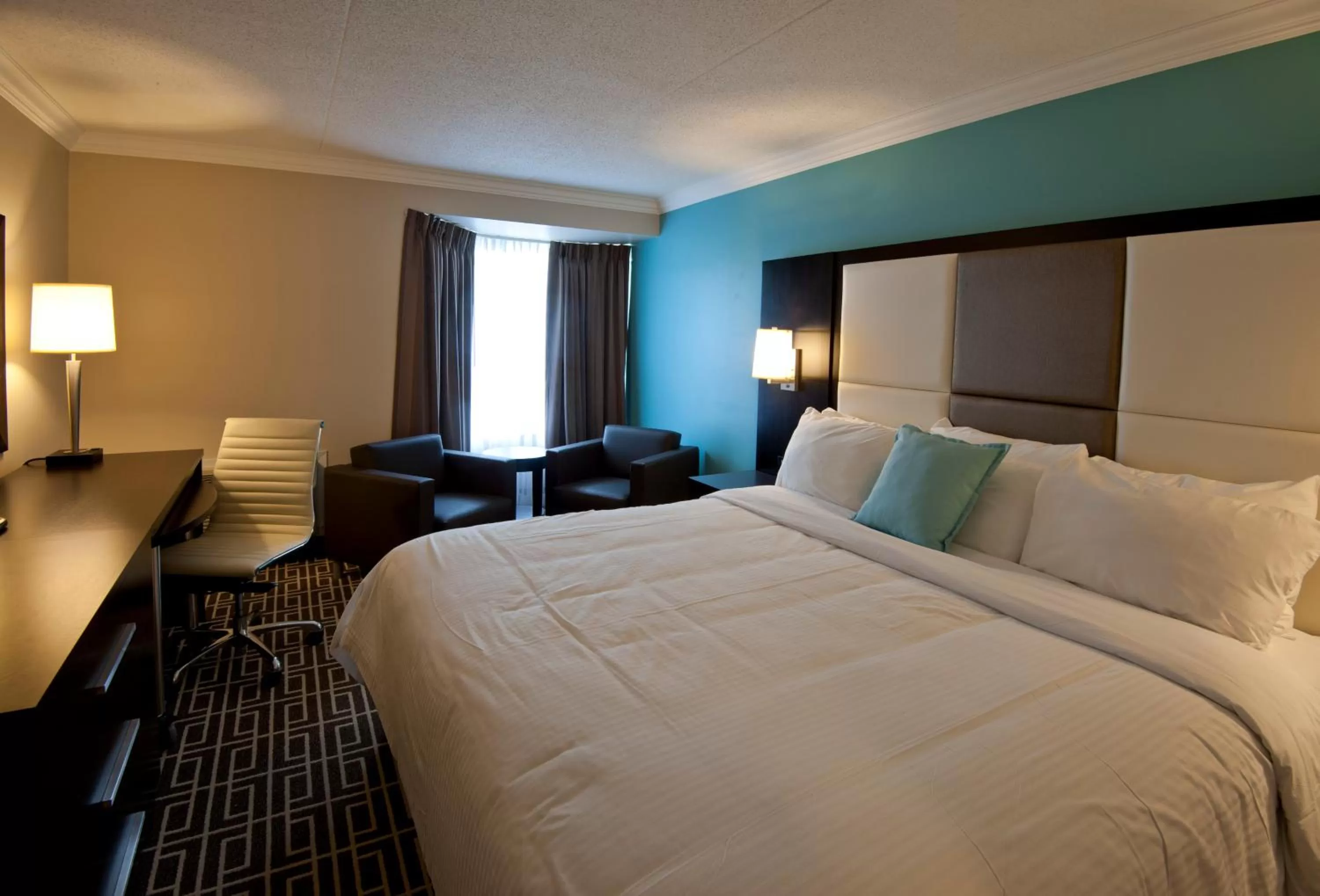 Photo of the whole room, Bed in Visitor's Inn