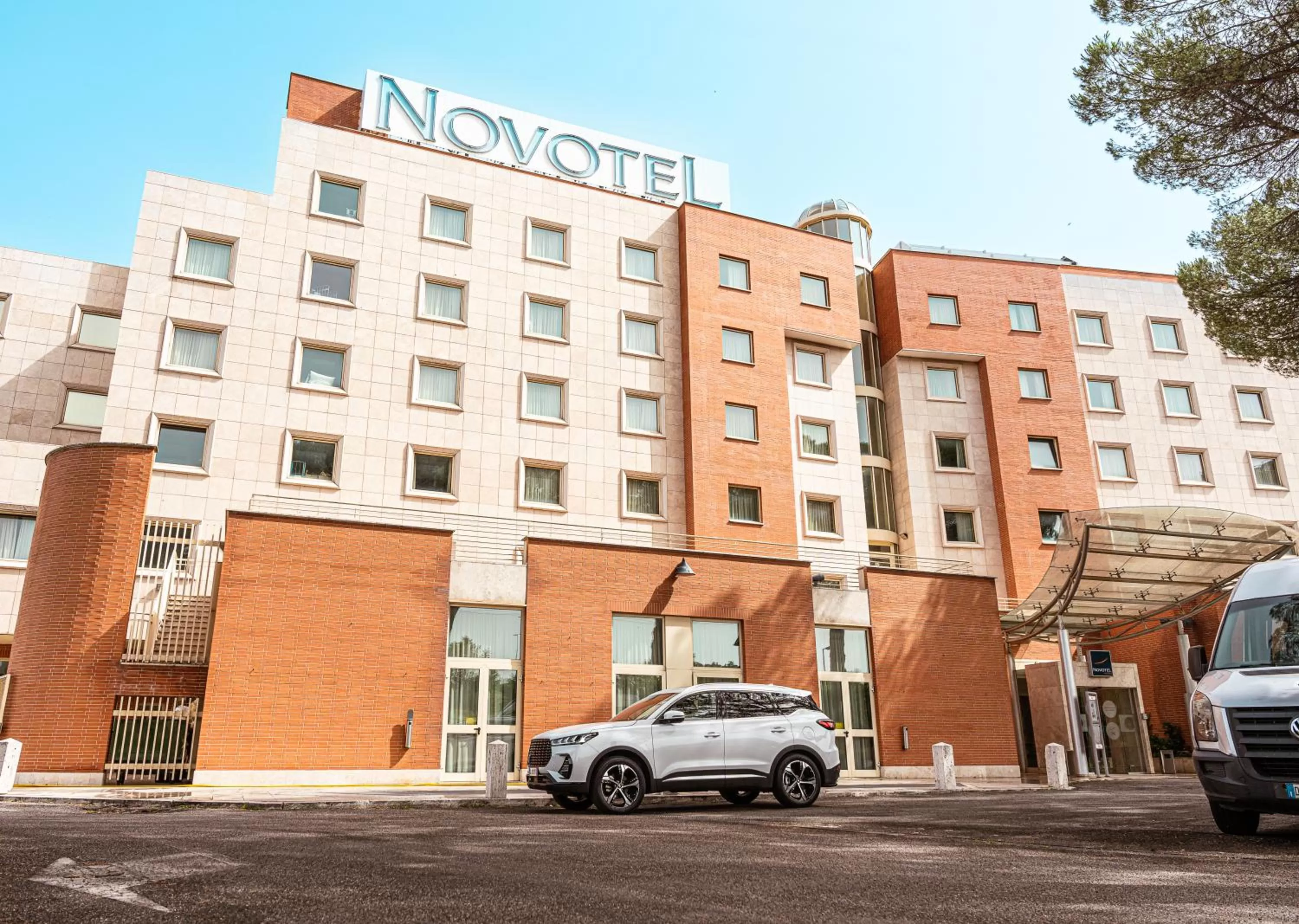 Property building in Novotel Roma Est