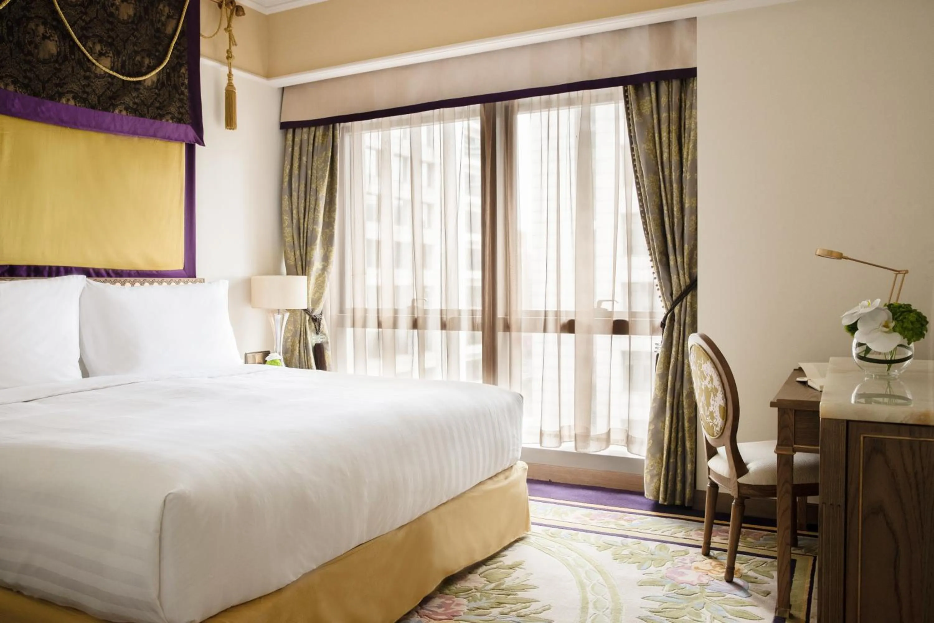 Bed in Jumeirah Living Guangzhou