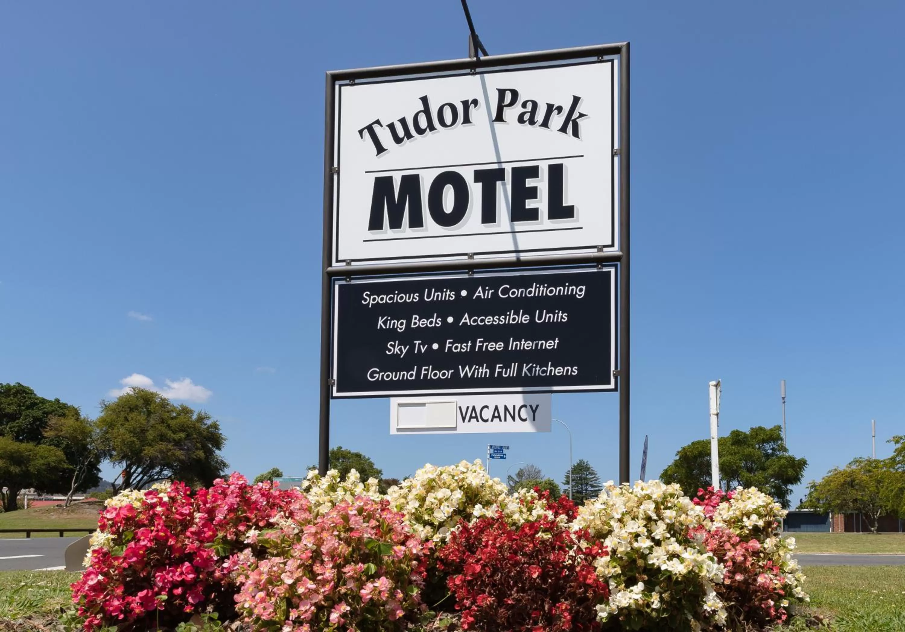 Property logo or sign in Tudor Park Motel Spacious with kitchens 1 minute walk to restaurant and shopping centre and Gisborne Hospital