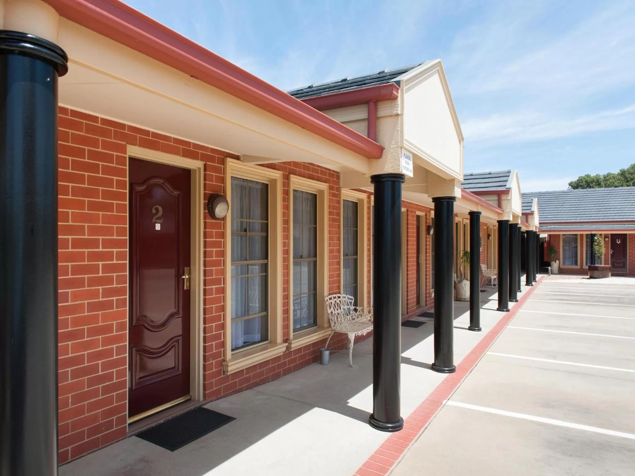 Property building in Georgian Motor Lodge