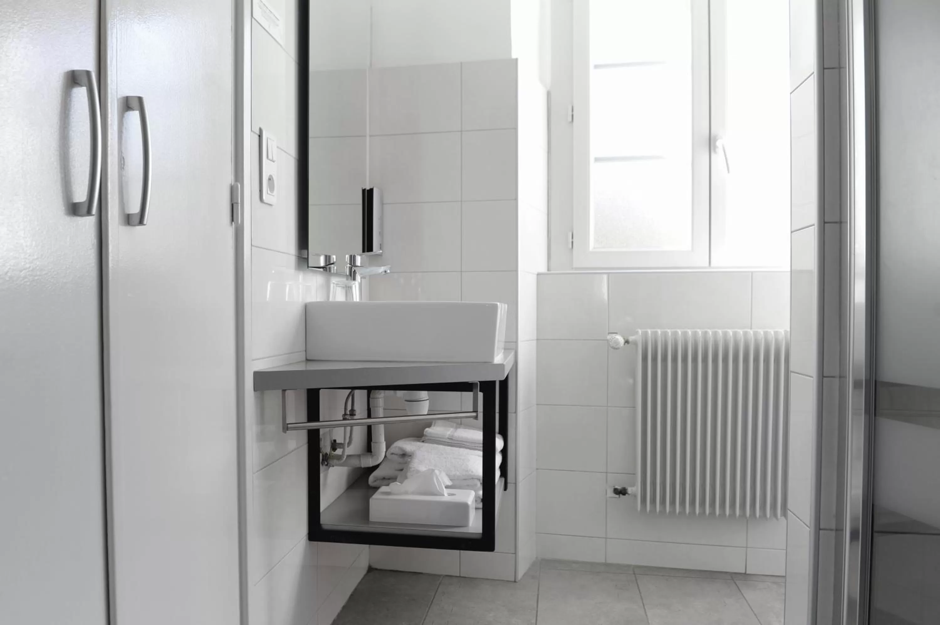 Bathroom in Logis Hôtel du Chêne