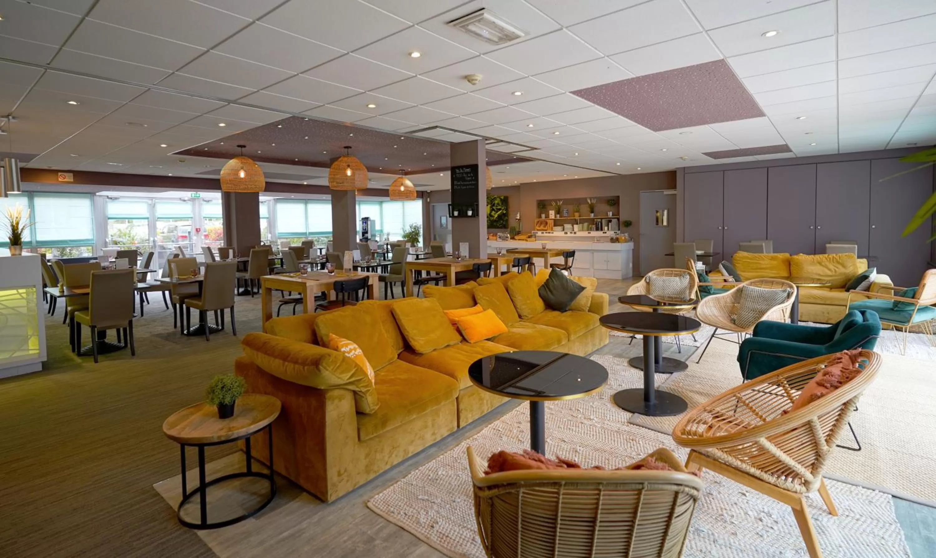 Lounge or bar in Hôtel Best Western The Wish Versailles