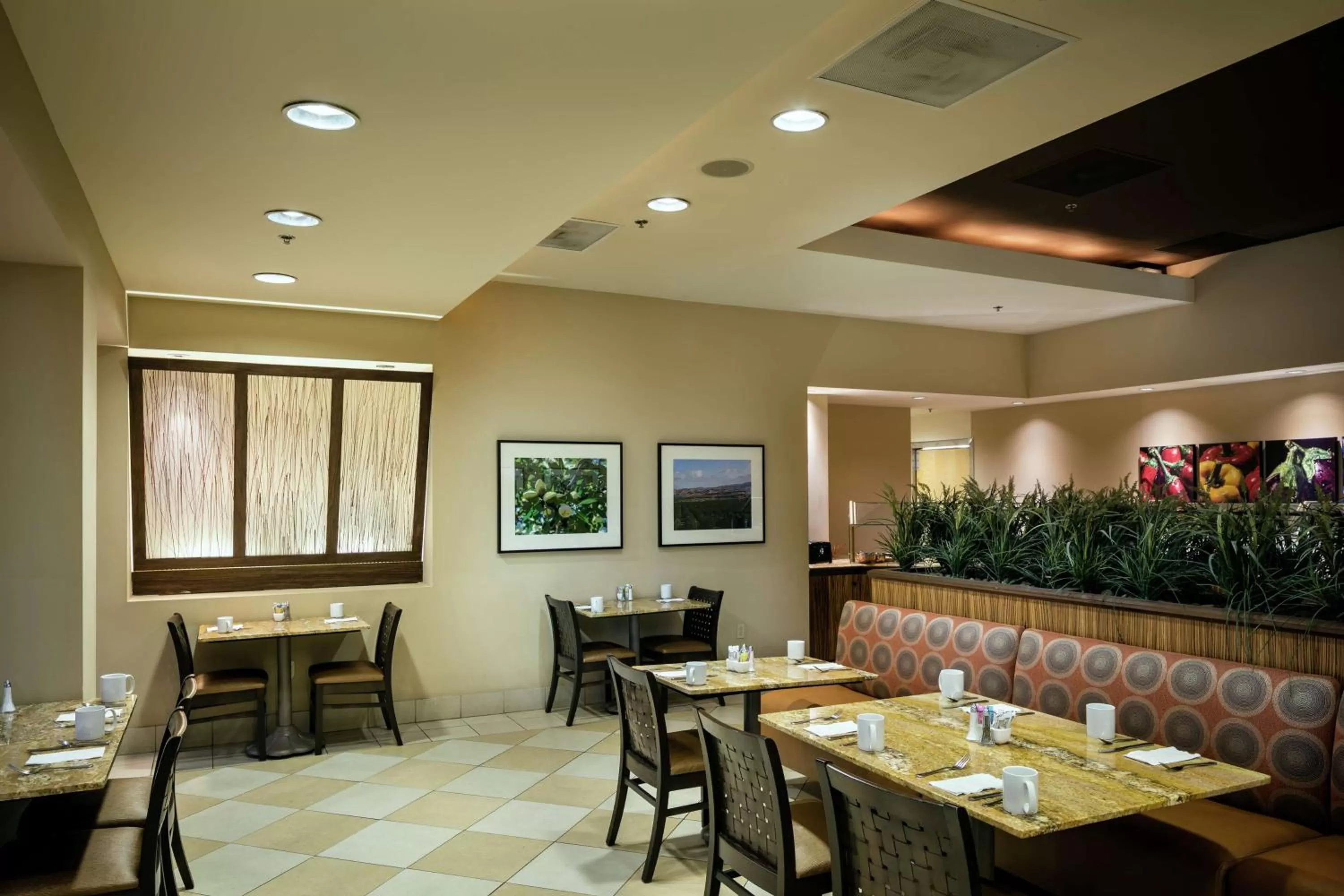 Restaurant/places to eat in Hilton Stockton