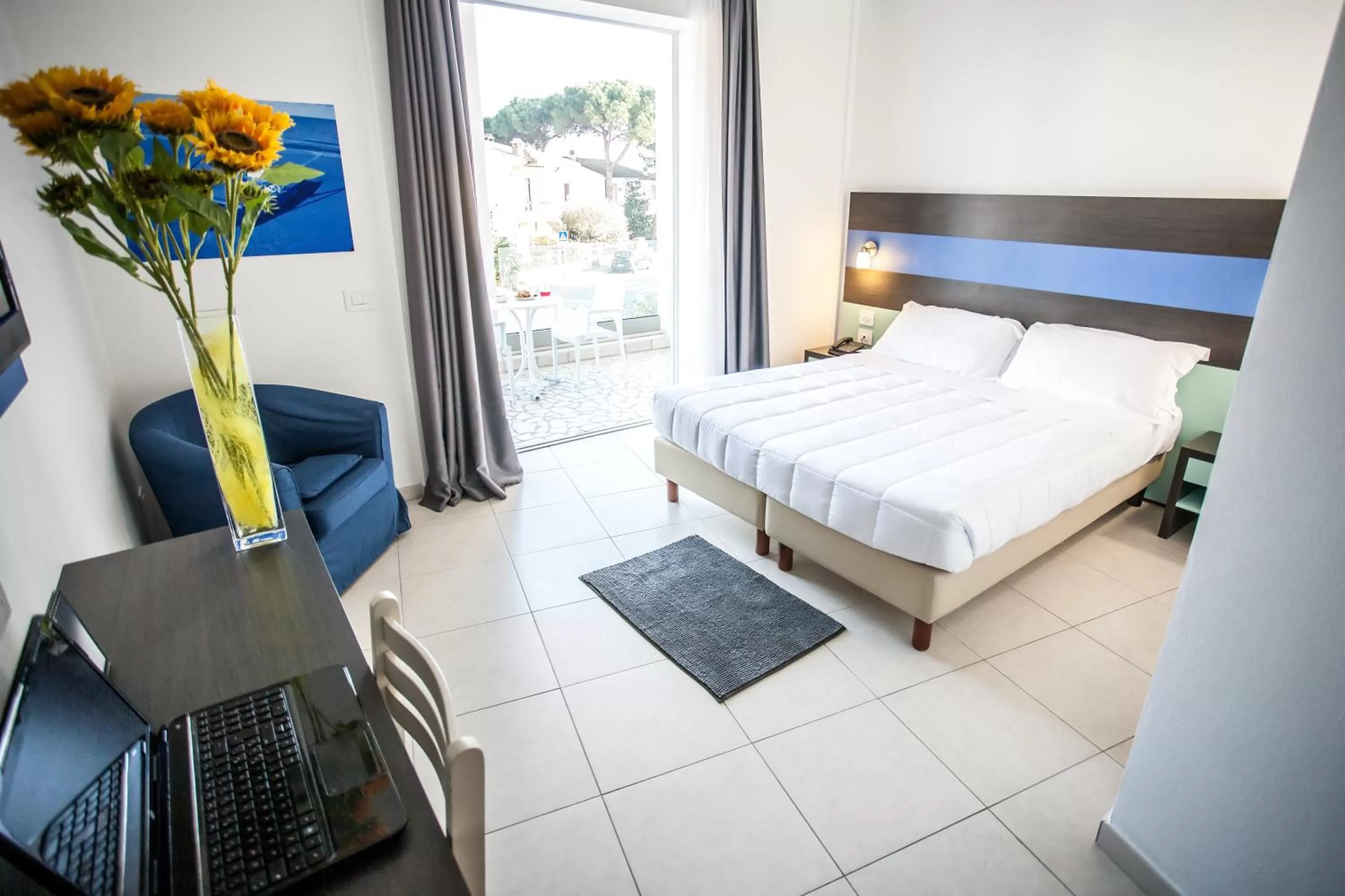 View (from property/room), Bed in Hotel Oceanomare