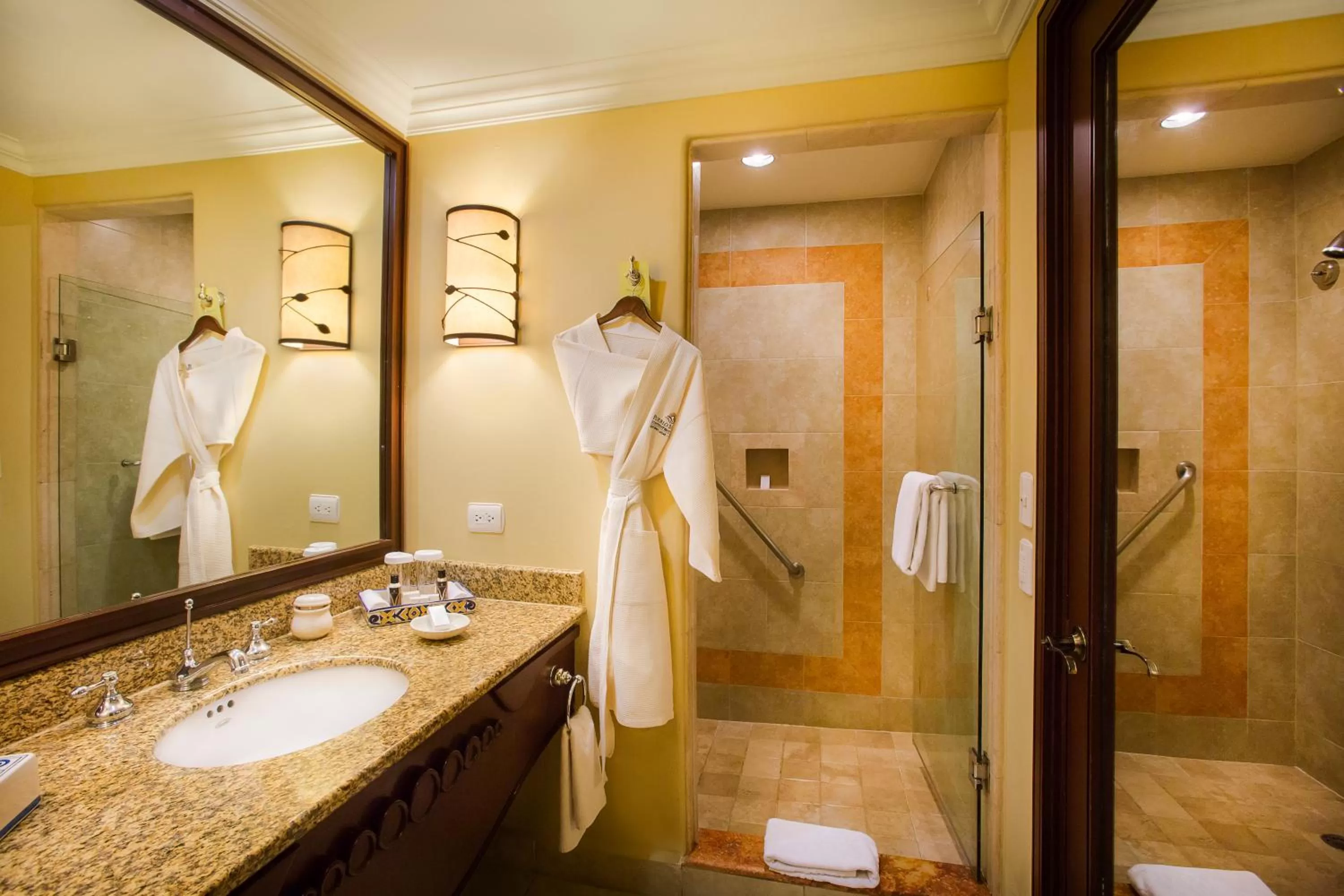 Shower in Pueblo Bonito Sunset Beach Golf & Spa Resort - All Inclusive