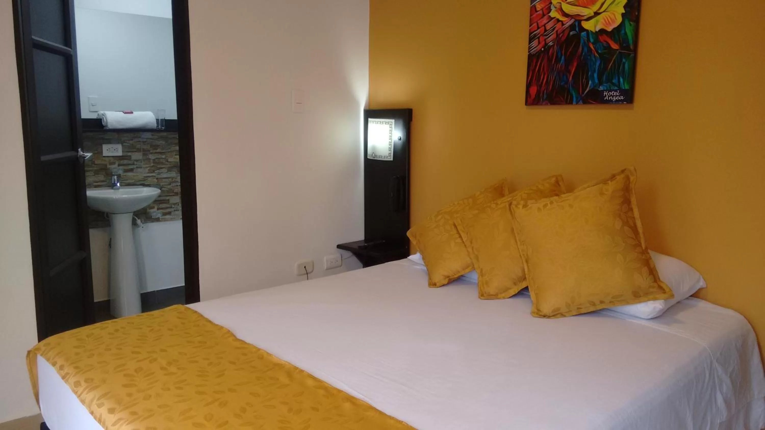 Photo of the whole room, Bed in Hotel Anzea