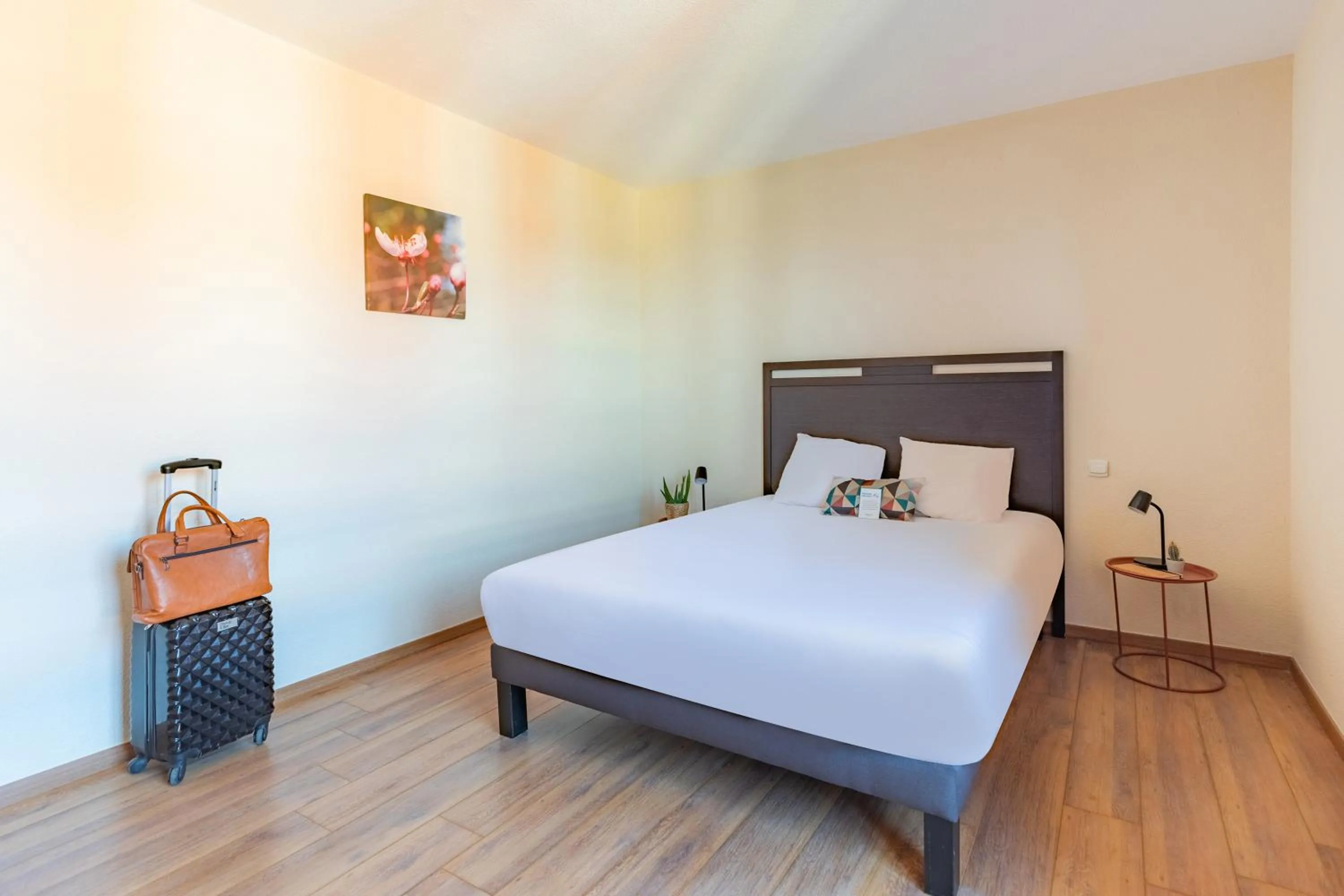 Bed in Appart'City Classic Toulouse Saint-Simon