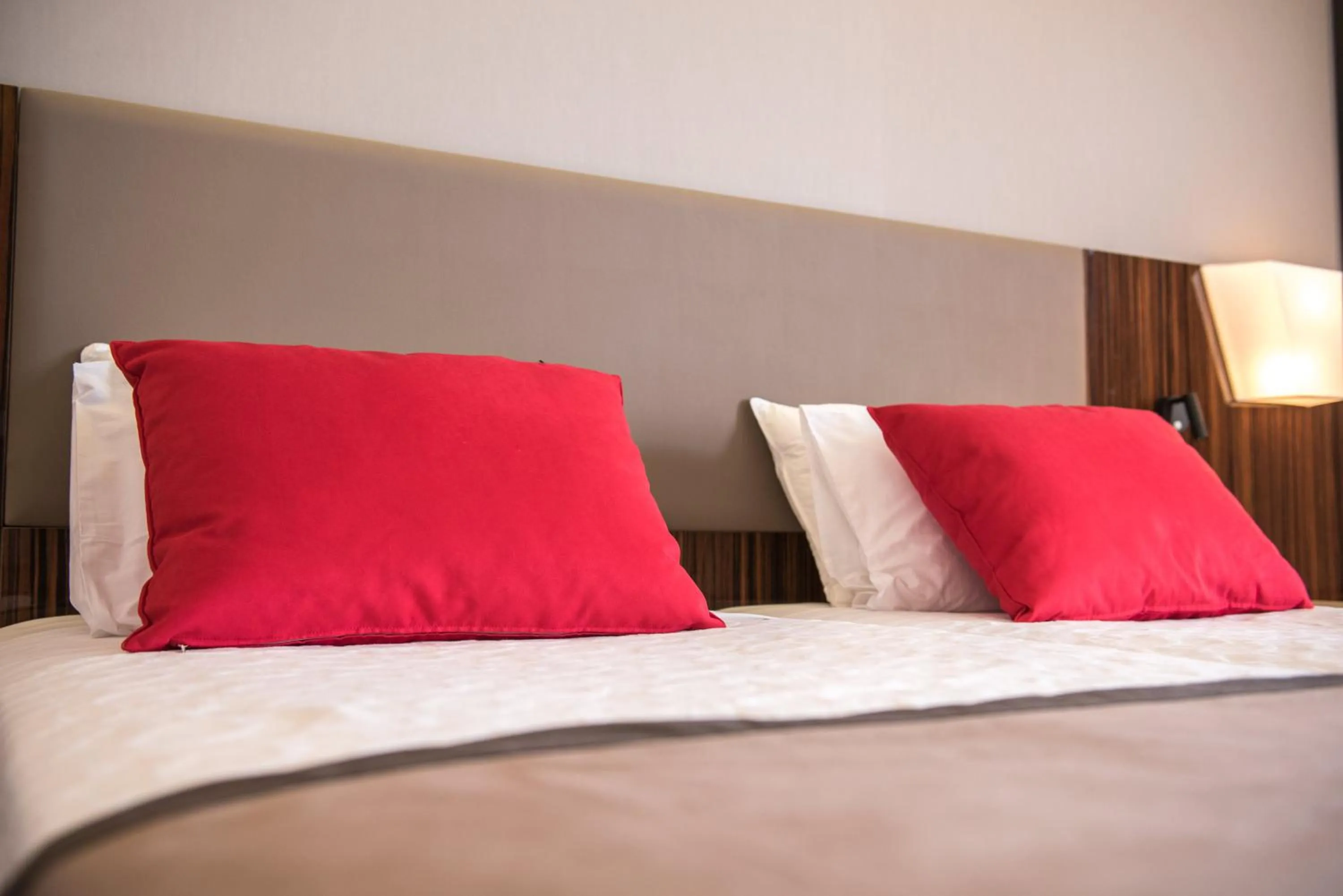 Bed in Ramada Plaza by Wyndham Thraki