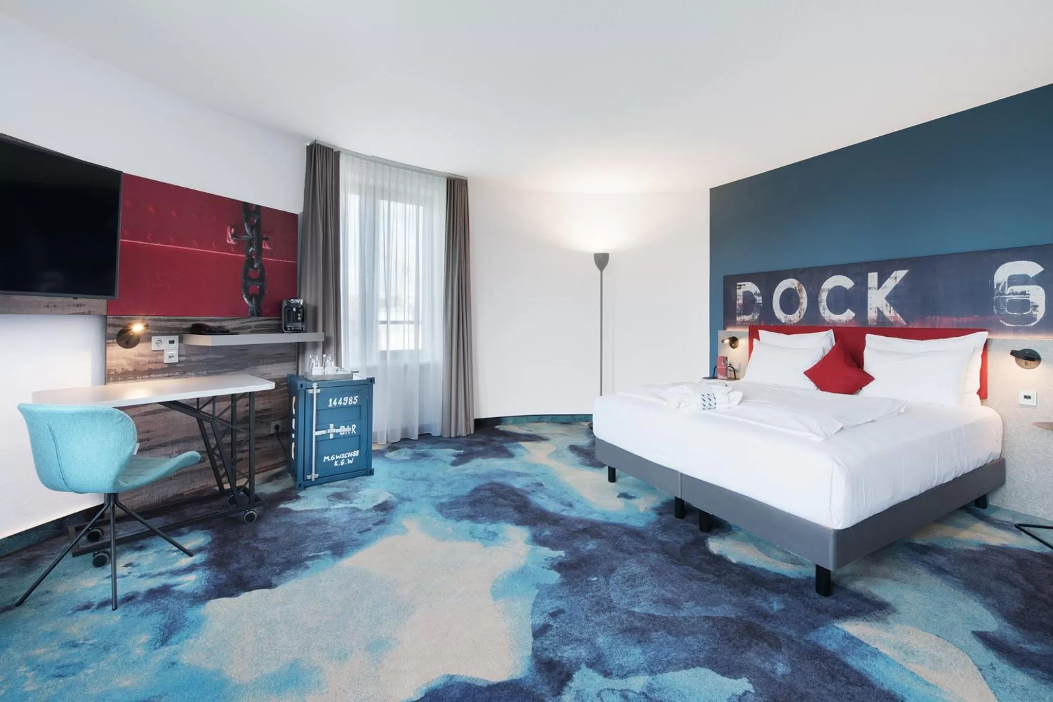 Photo of the whole room, Bed in Mercure Hotel Hamburg City