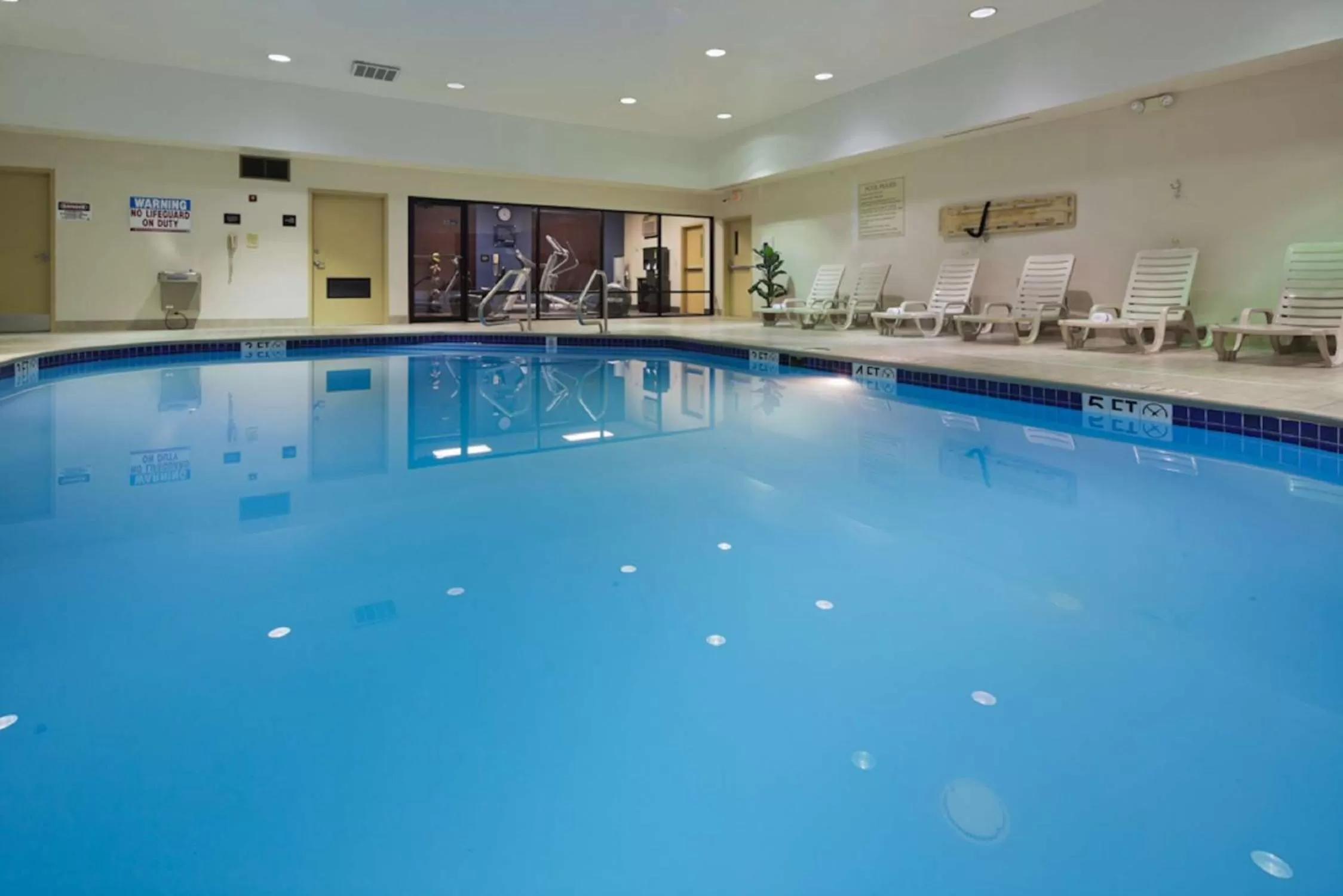 Pool view in Hampton Inn Youngstown-North