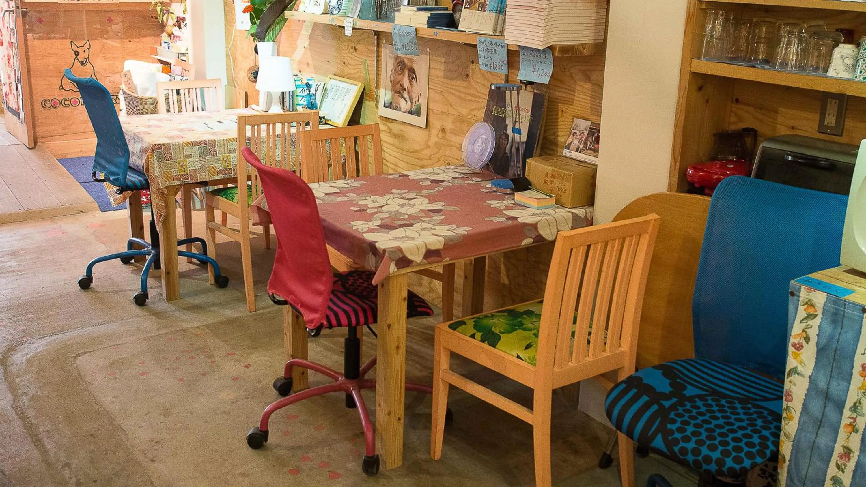 Communal lounge/ TV room in Kamagasaki University of the Arts Cafe Garden Guest House aka Cocoroom