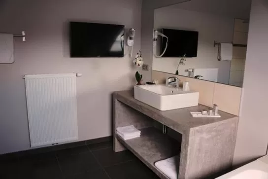 Bathroom in Hotel Saint Daniel