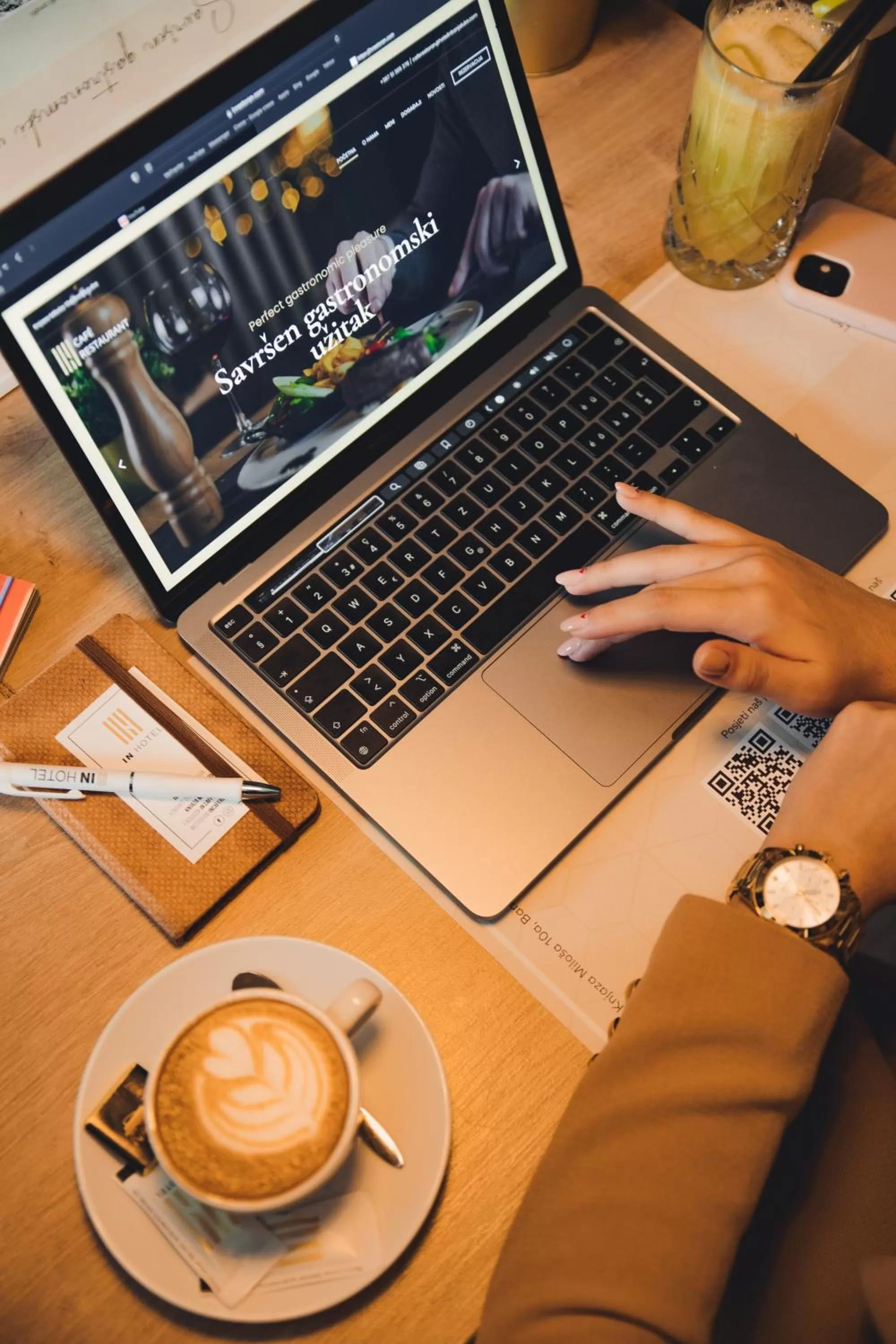 Restaurant/places to eat in Hotel IN