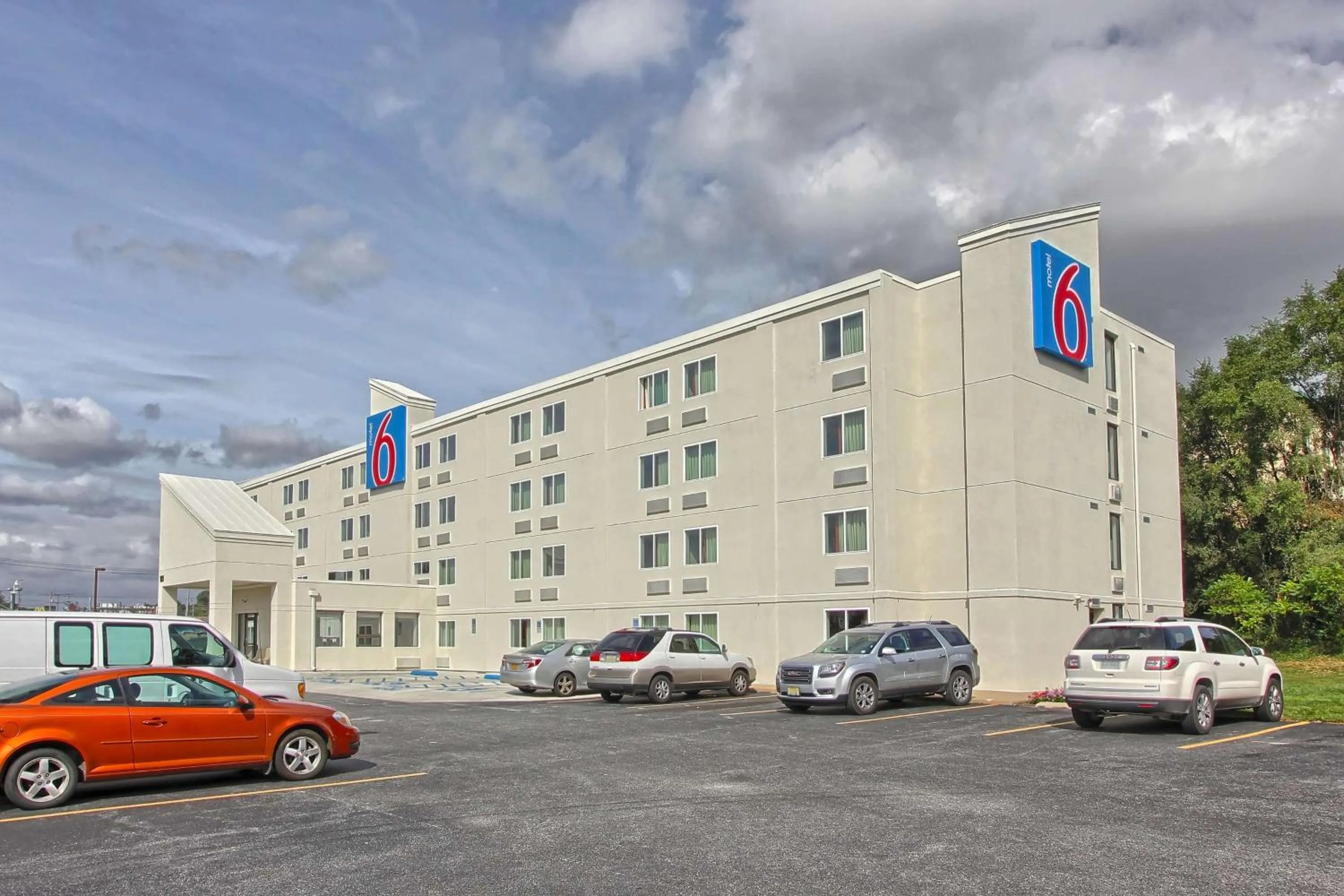 Property building in Motel 6-York, PA - North