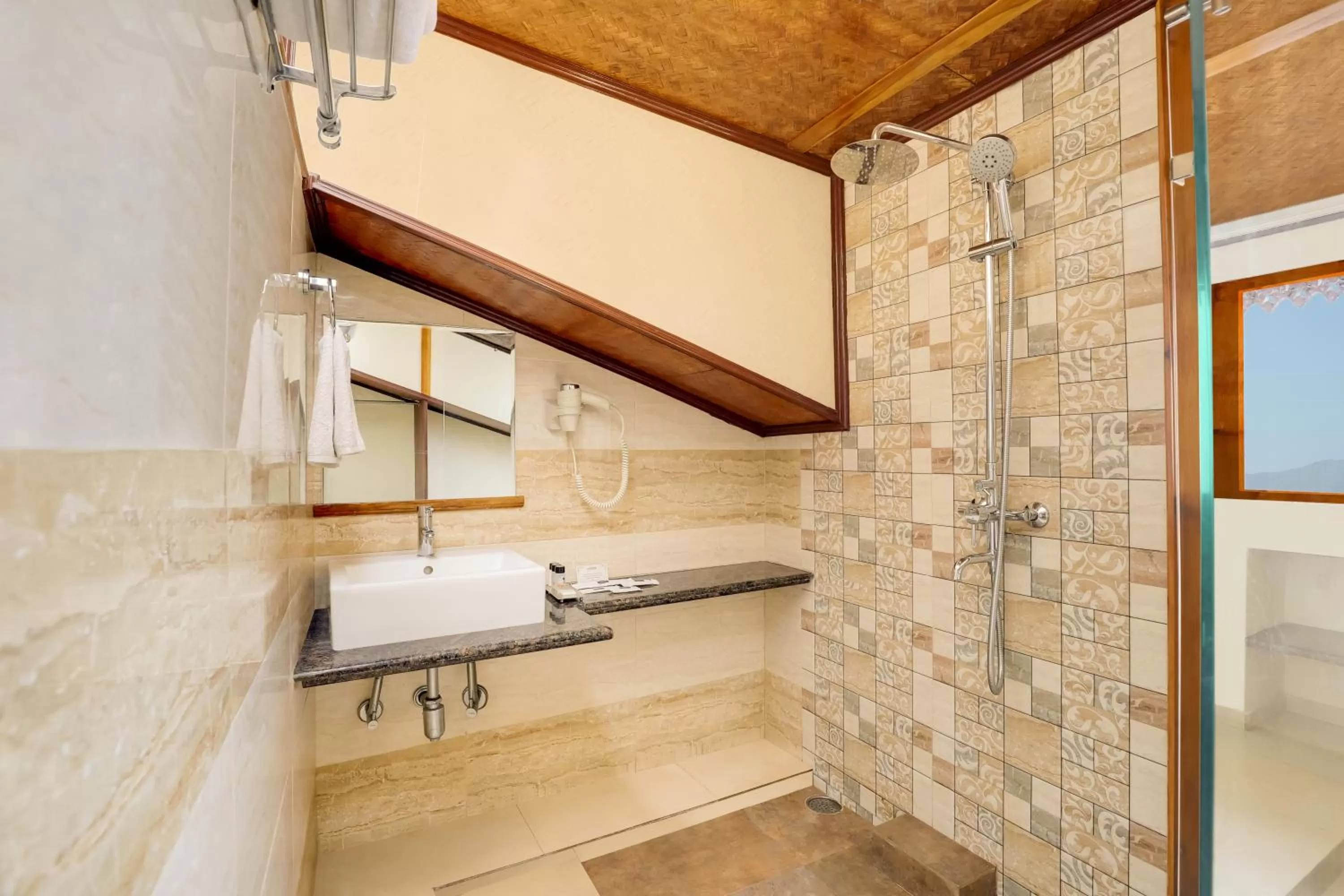 Shower in Summit Hermon Hotel & Spa