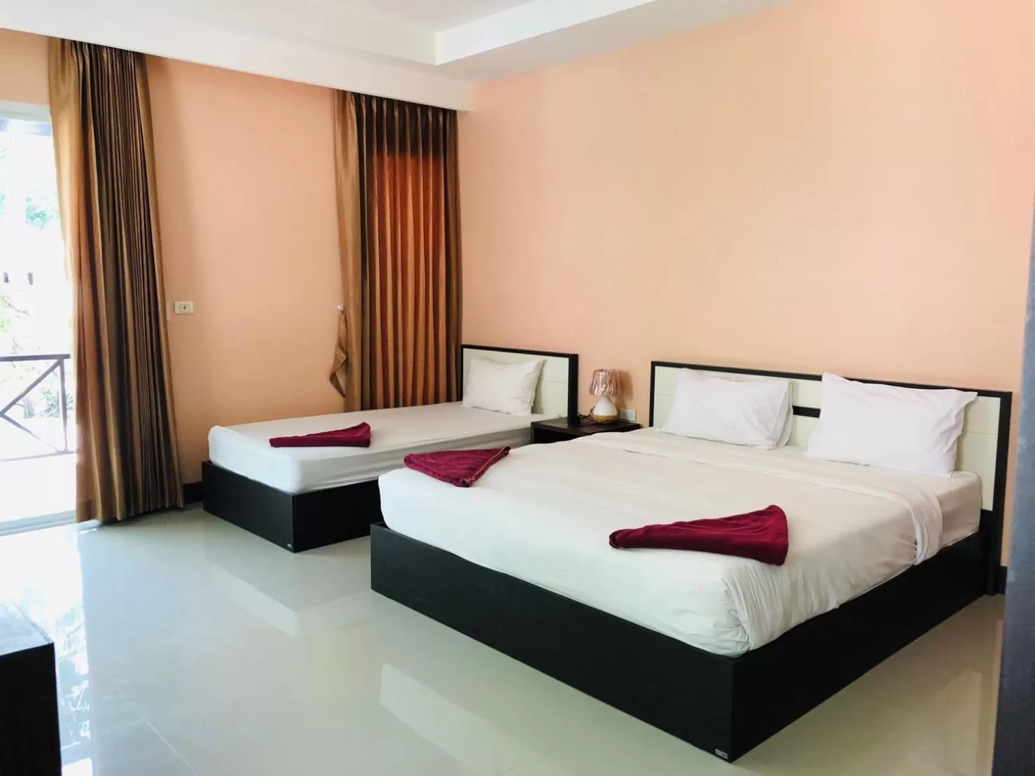 Bed in Ao Thong beach Resort