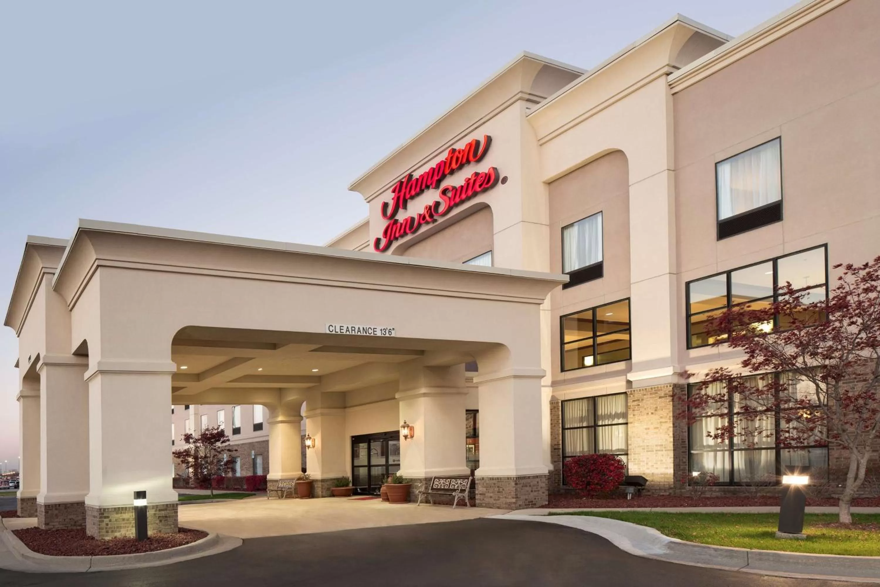 Property building in Hampton Inn & Suites Detroit Sterling Heights