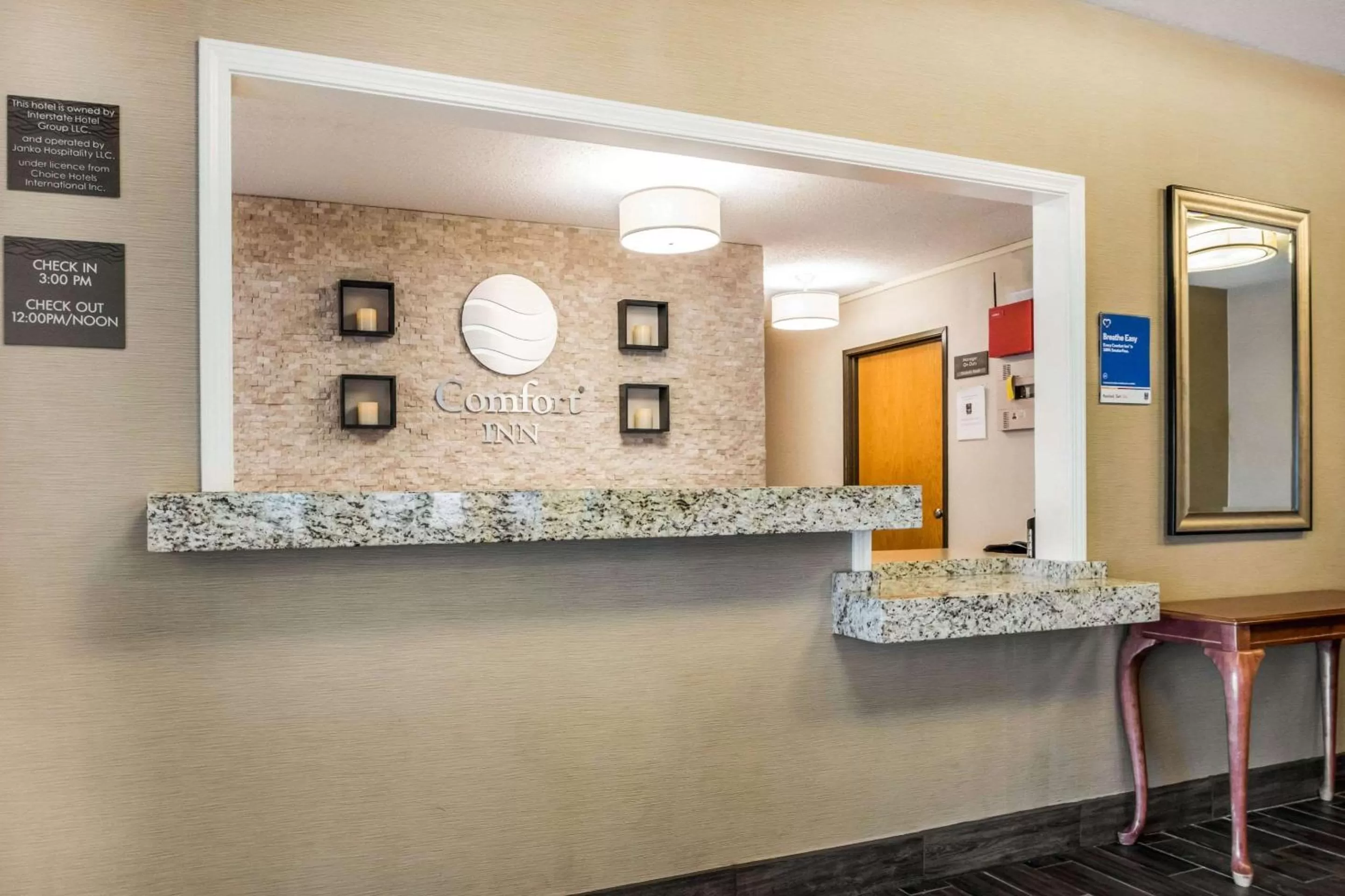 Lobby or reception in Comfort Inn Ottawa Starved Rock Area