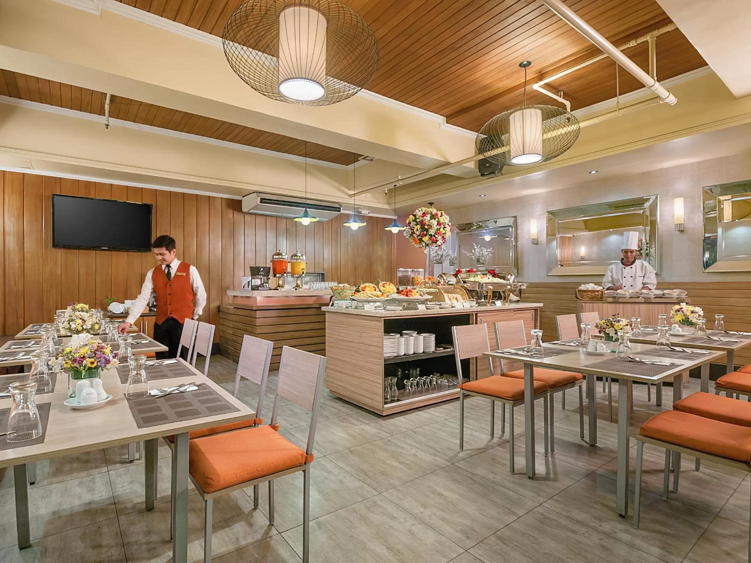 Restaurant/places to eat in Hotel Kimberly Manila