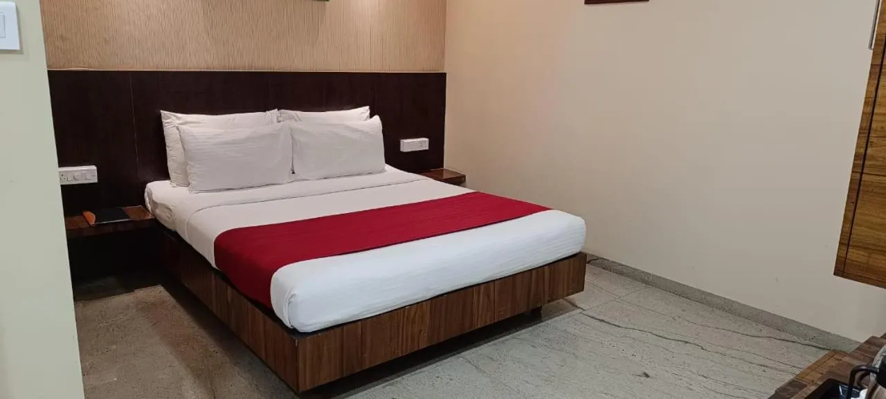room service, Bed in Hotel Shree MahaLaxmi inn-Couple Friendly