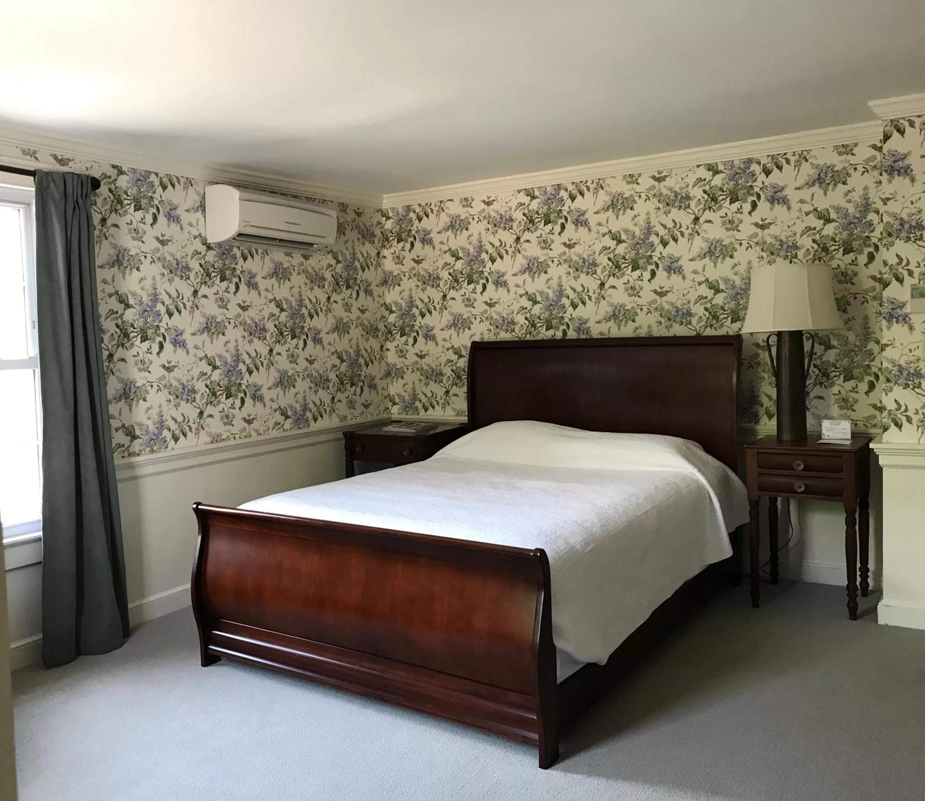 Bed in The Old Lyme Inn