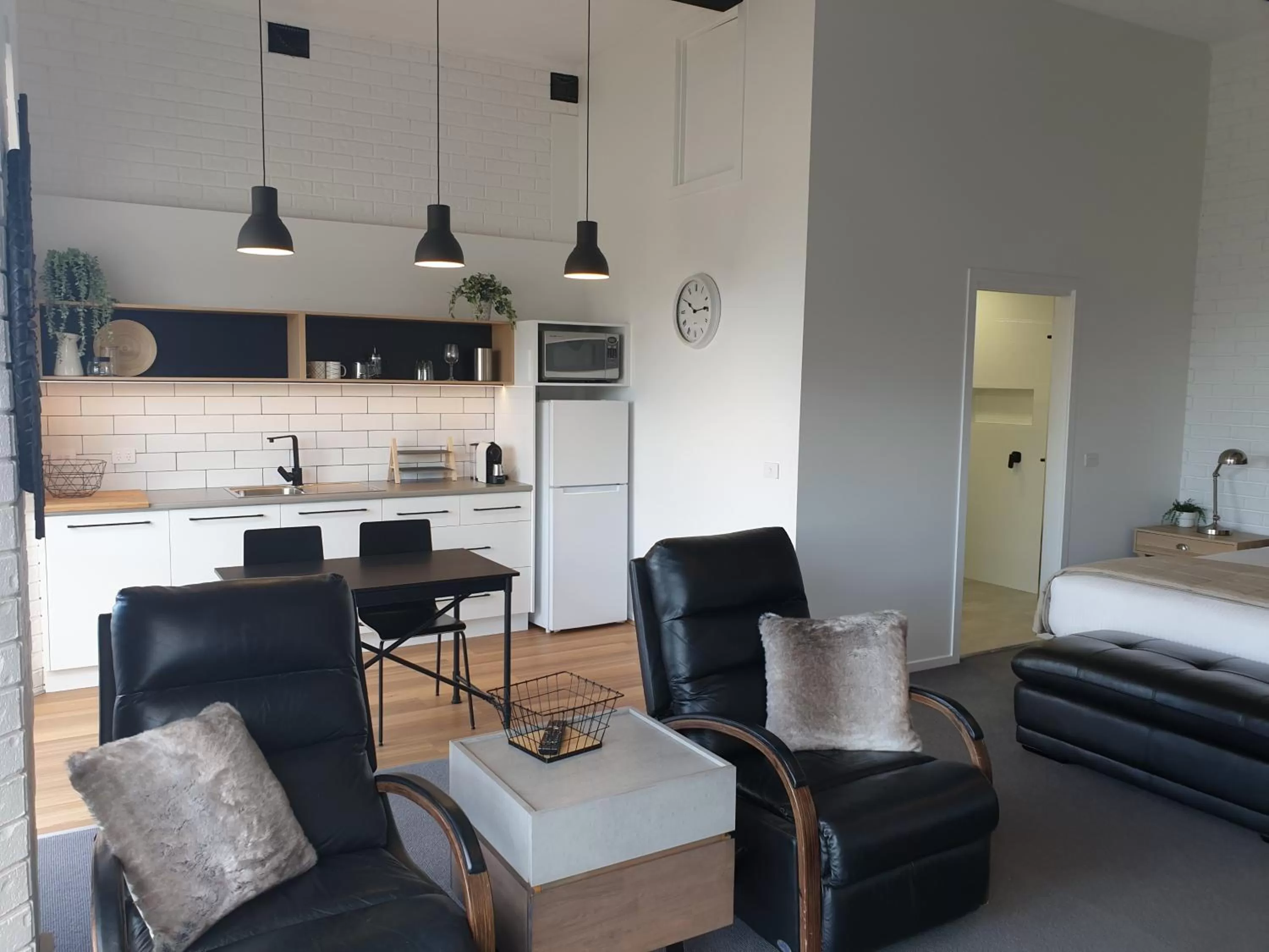 Kitchen or kitchenette in Twofold Bay Motor Inn