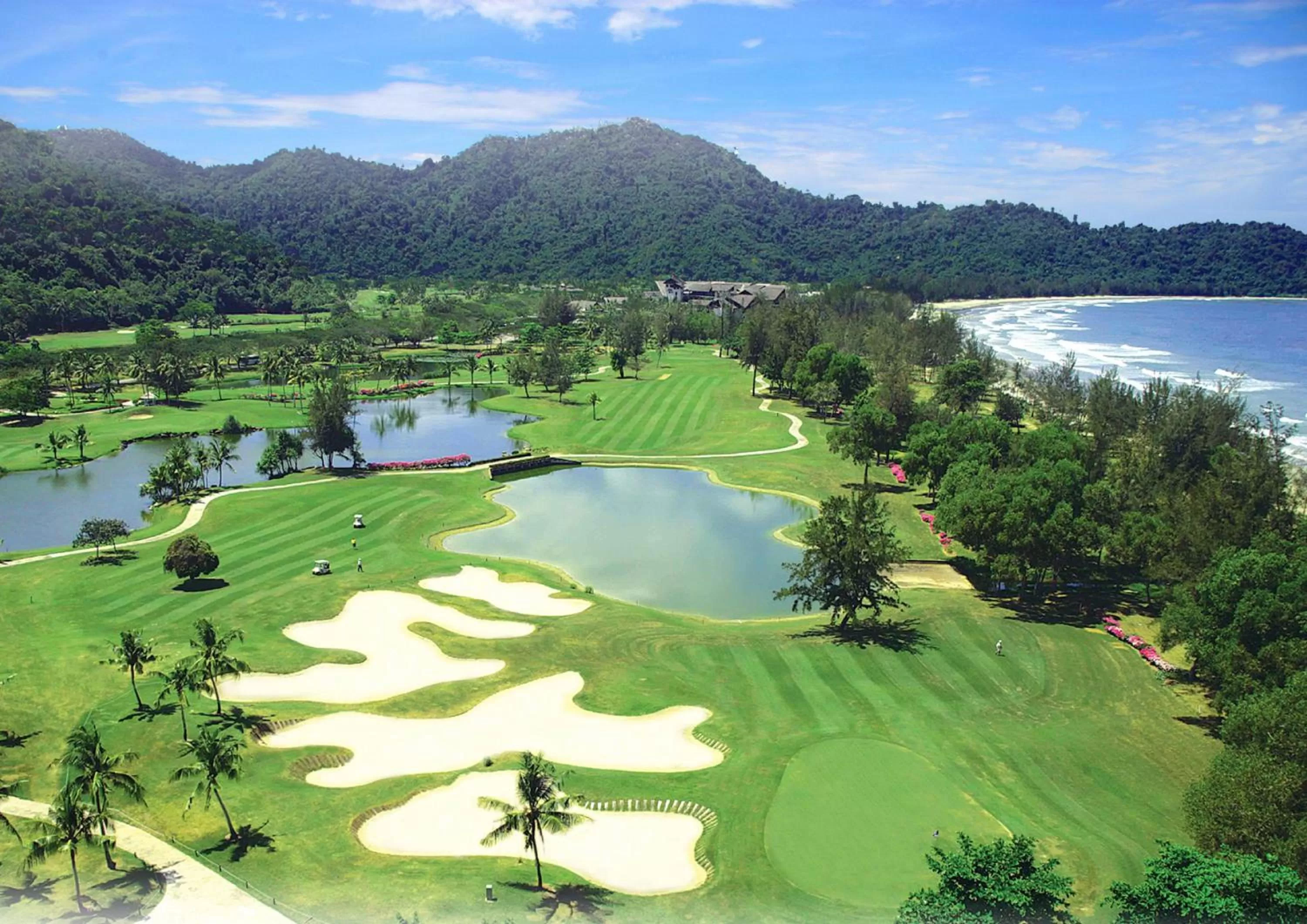 Golfcourse in Nexus Resort & Spa Karambunai