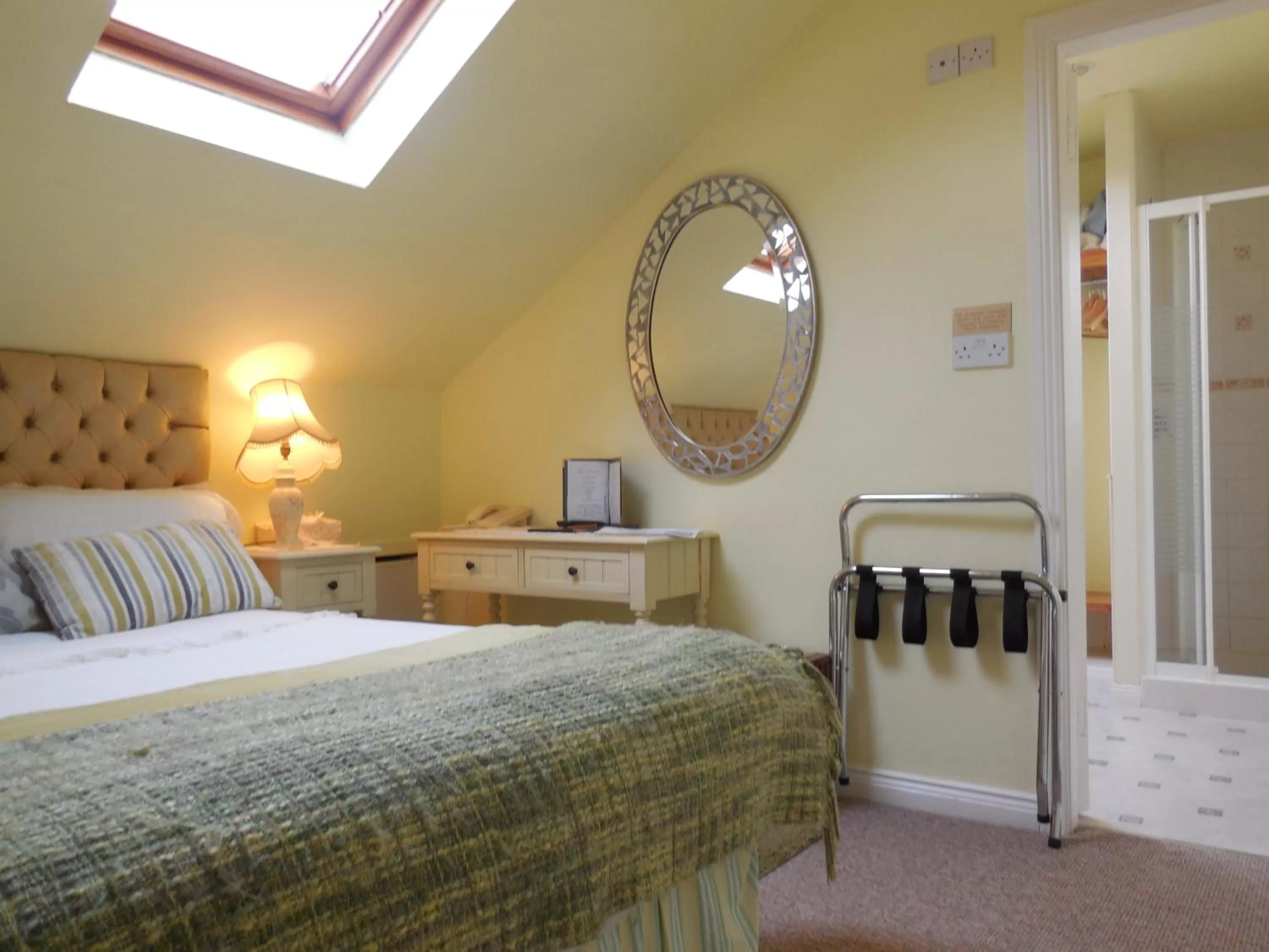 Photo of the whole room, Bed in Crystal Springs B&B