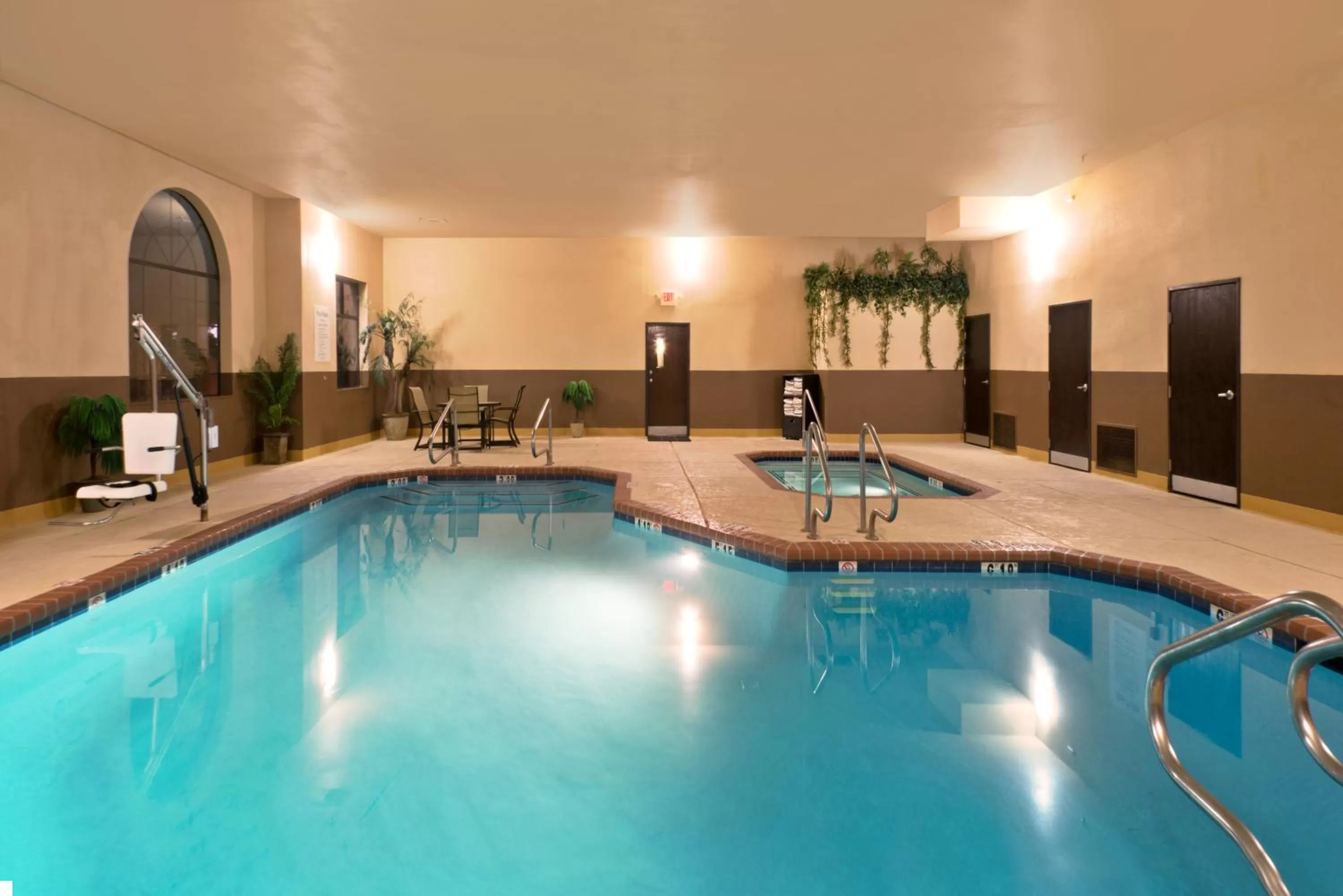 Swimming pool in Holiday Inn Express Show Low by IHG