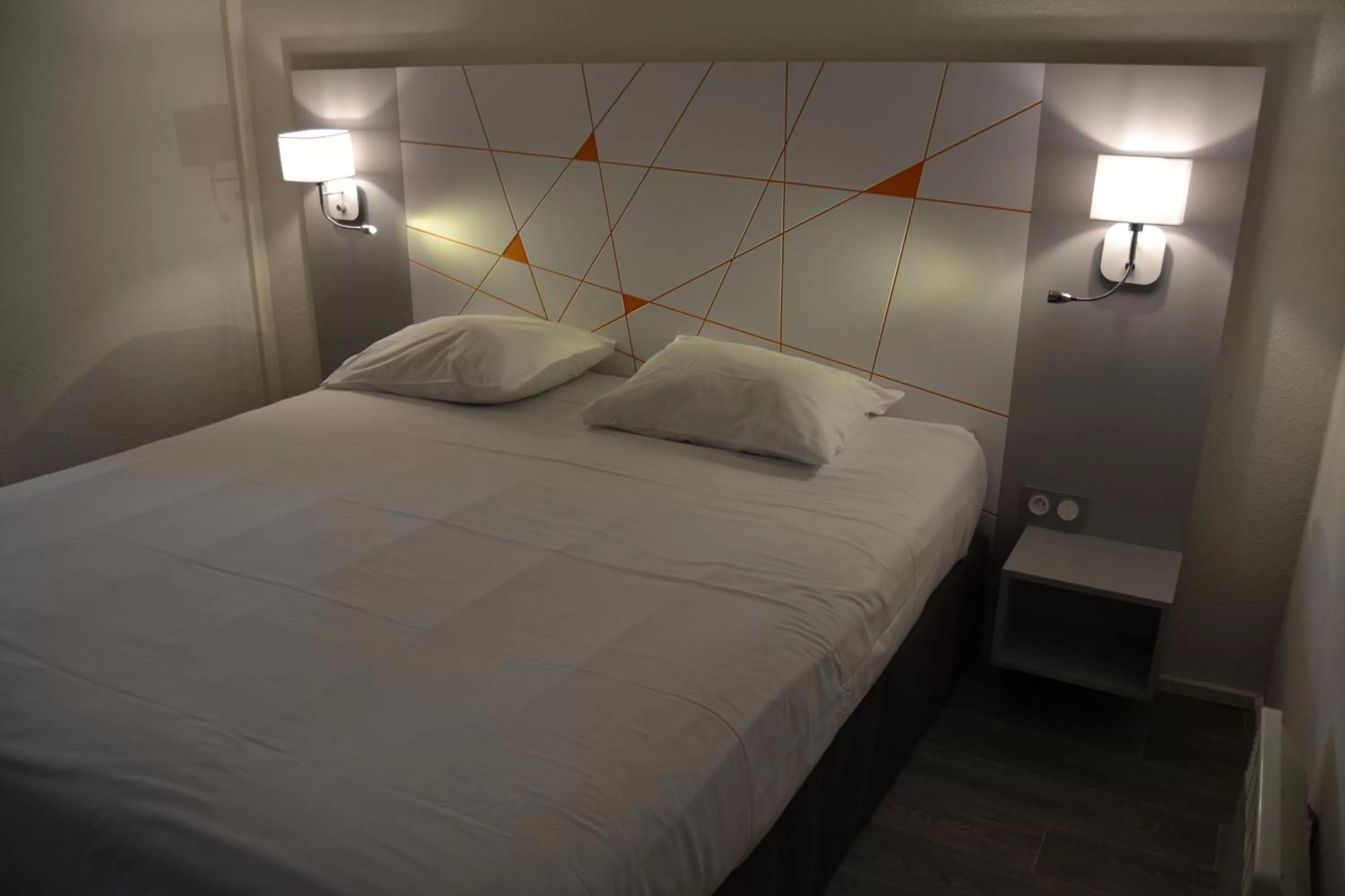 Bedroom, Bed in Hotel du Parc Euromédecine by AKENA