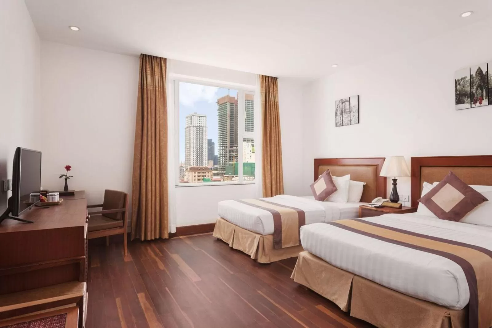 Shower, Bed in Phnom Penh Katari Hotel