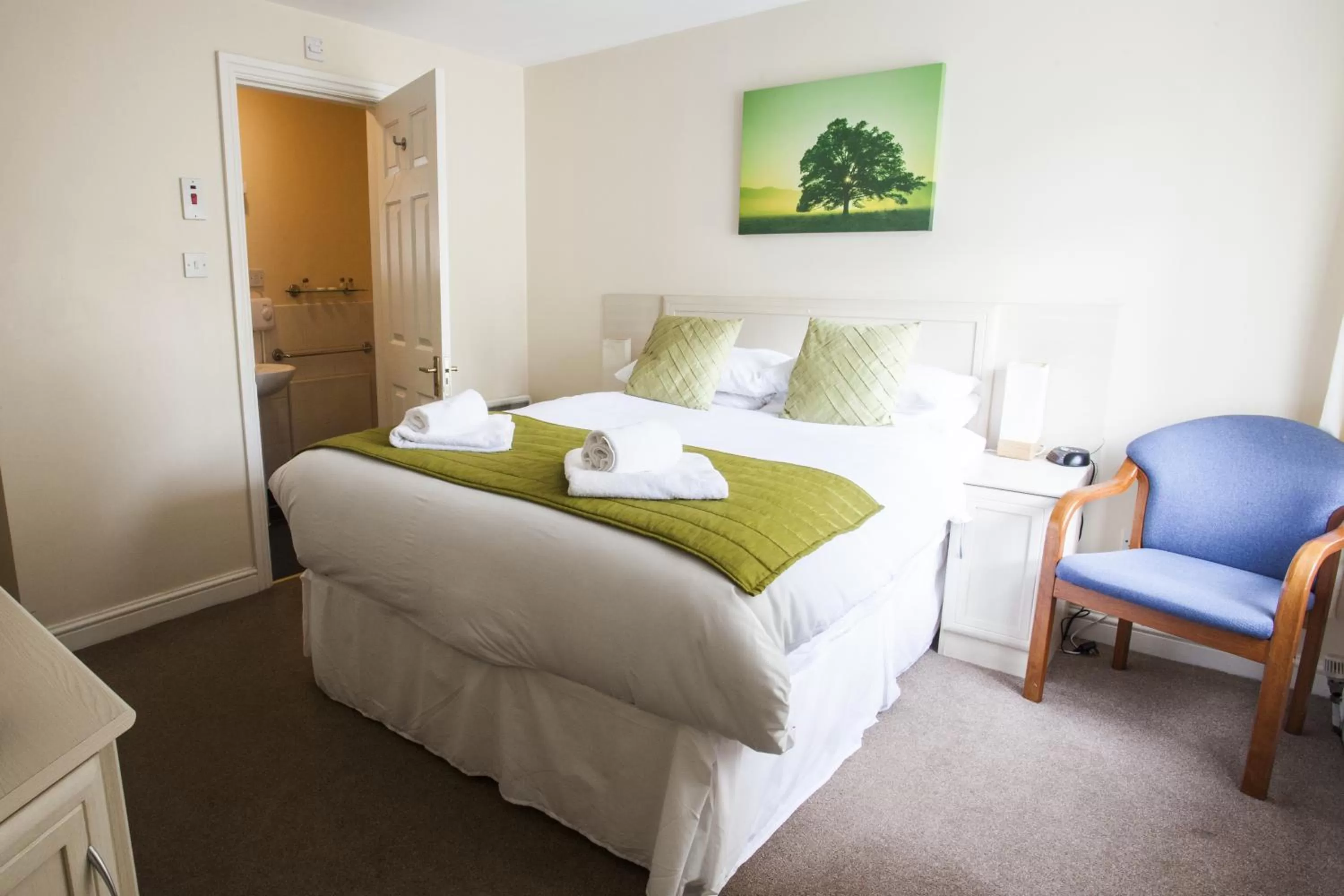 Bed in The Limes Country Lodge Hotel & Admiral Restaurant