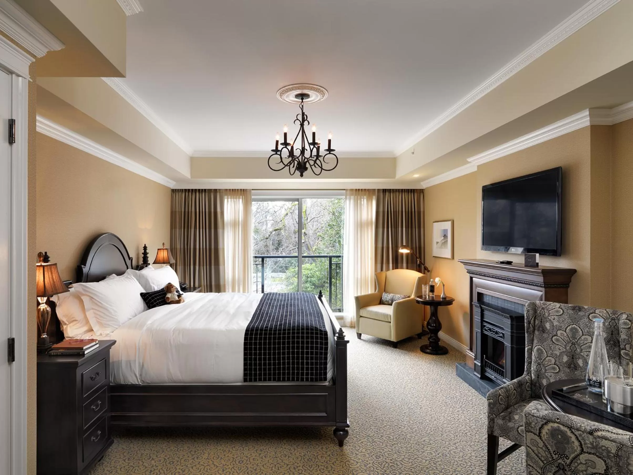 Photo of the whole room, Bed in Oak Bay Beach Hotel