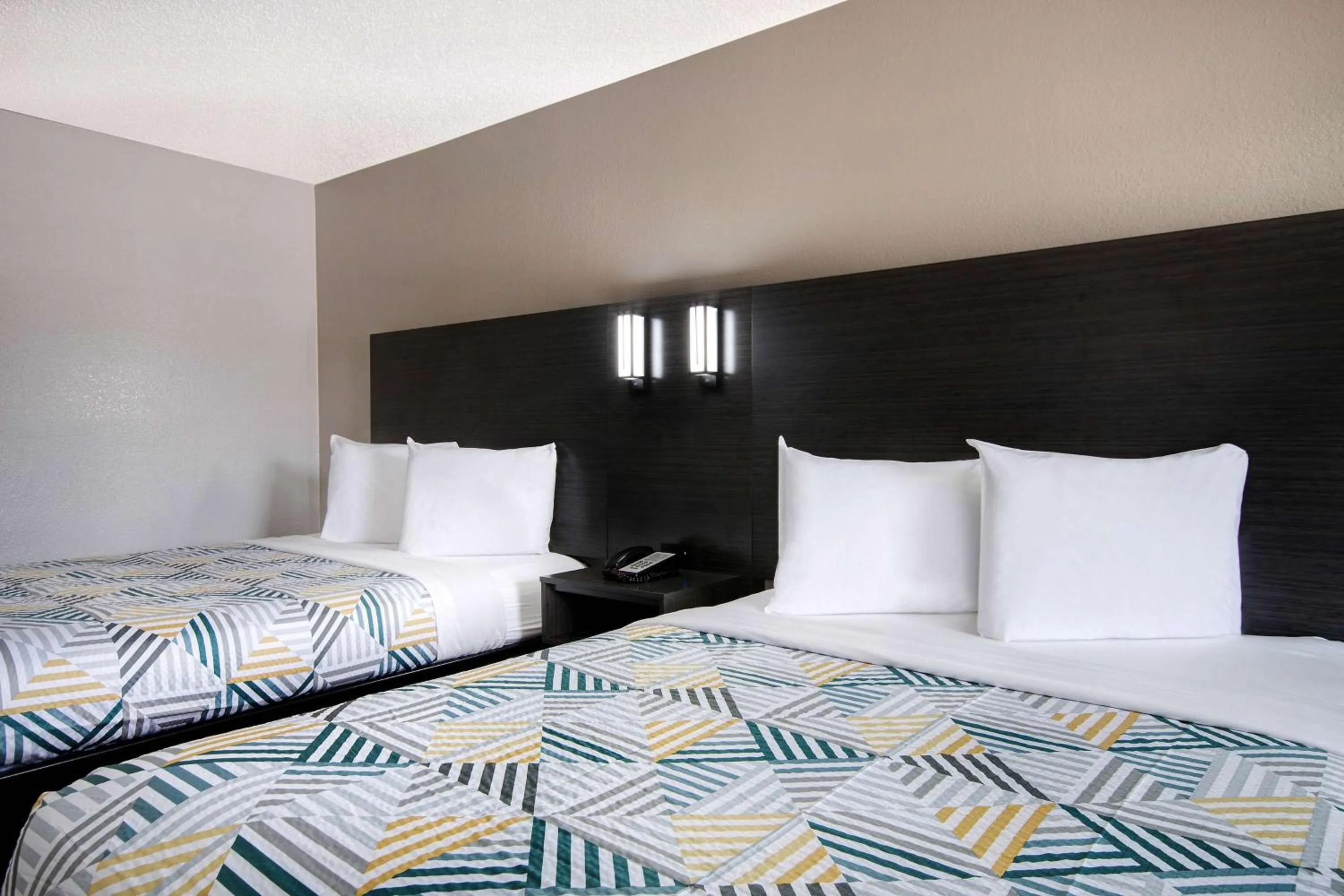 Bedroom, Bed in Motel 6-San Antonio, TX - Northwest Medical Center