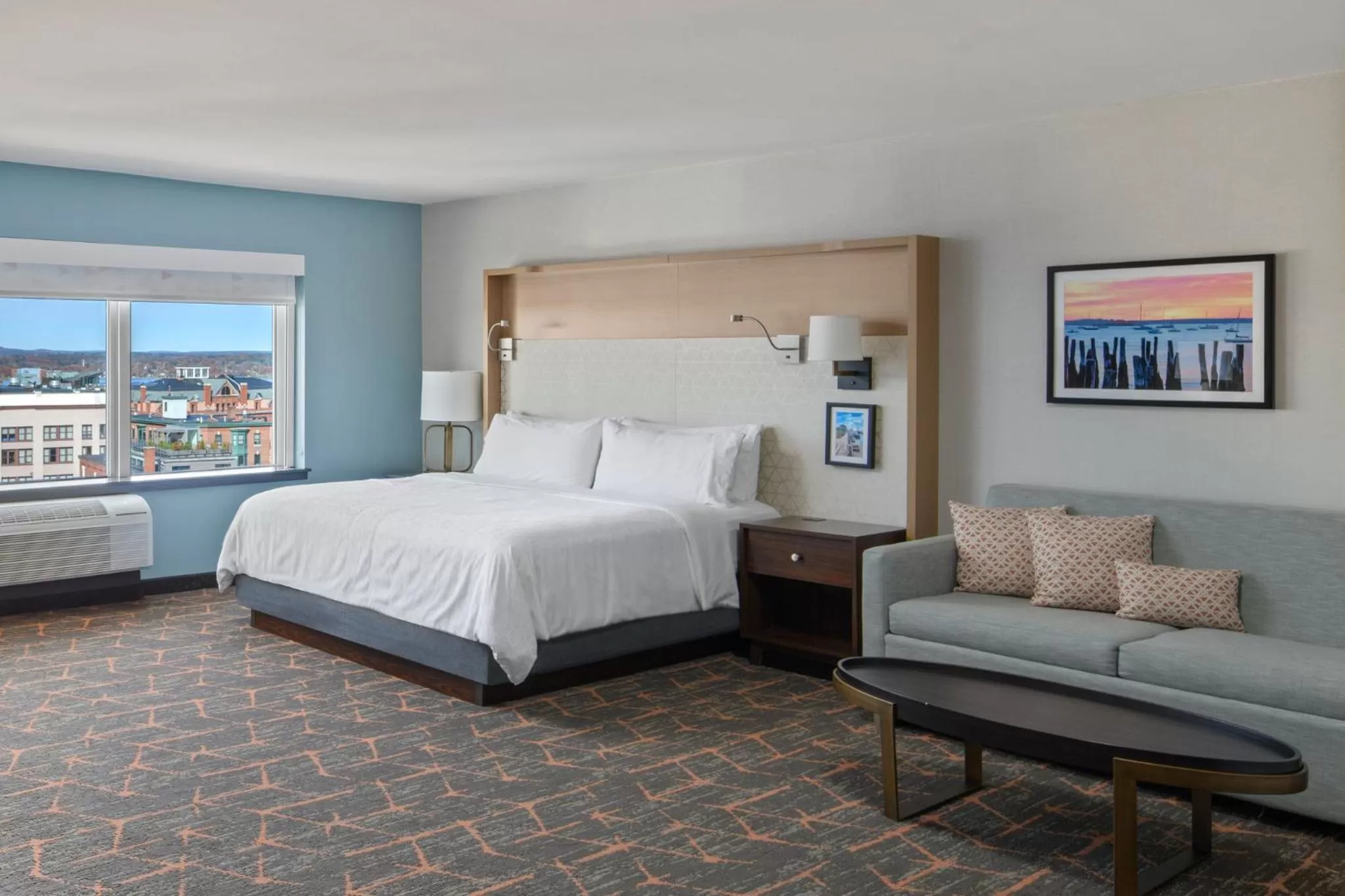 Photo of the whole room, Bed in Holiday Inn Portland-By the Bay by IHG