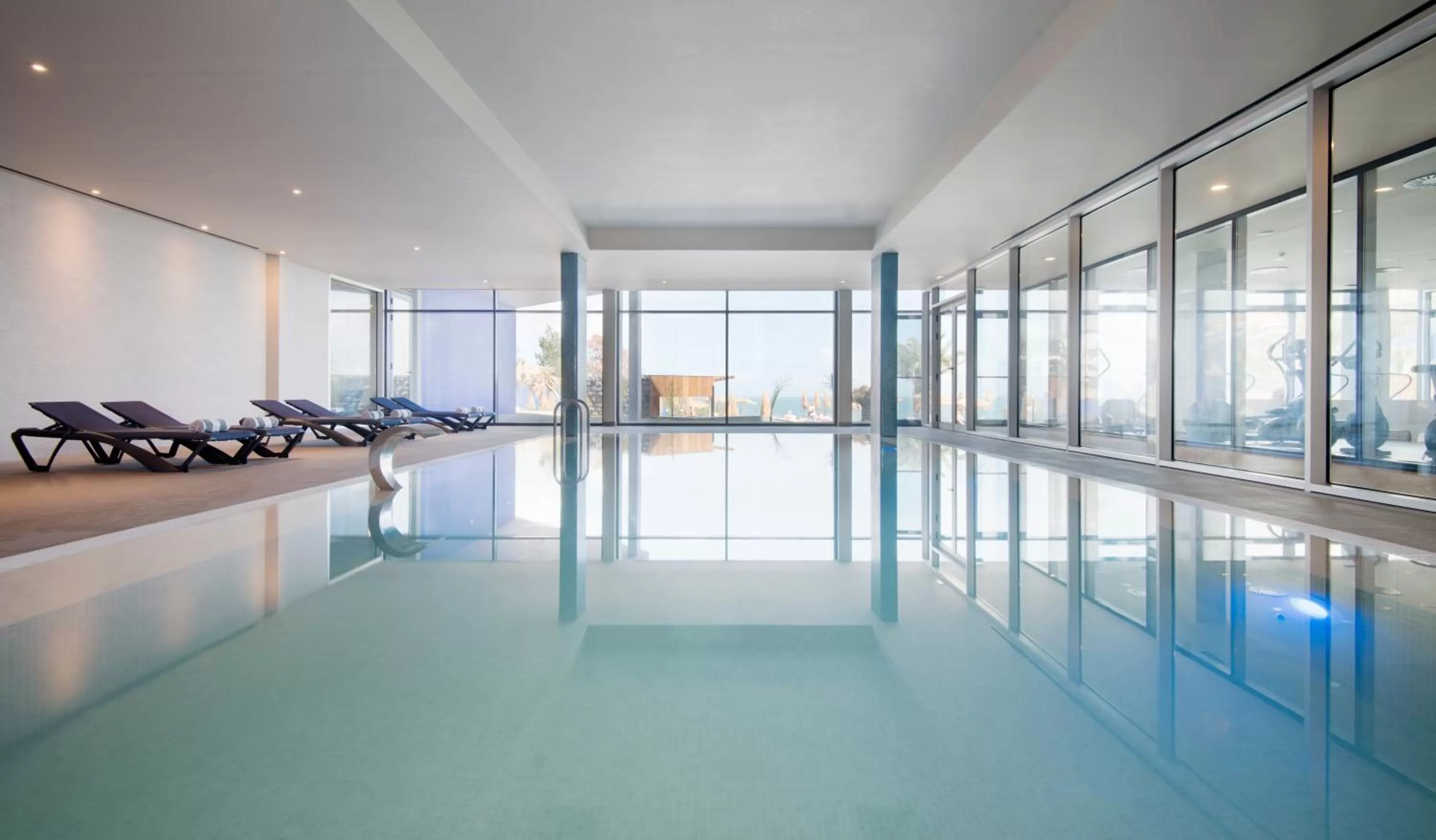 Swimming pool in Hotel Baia Azul