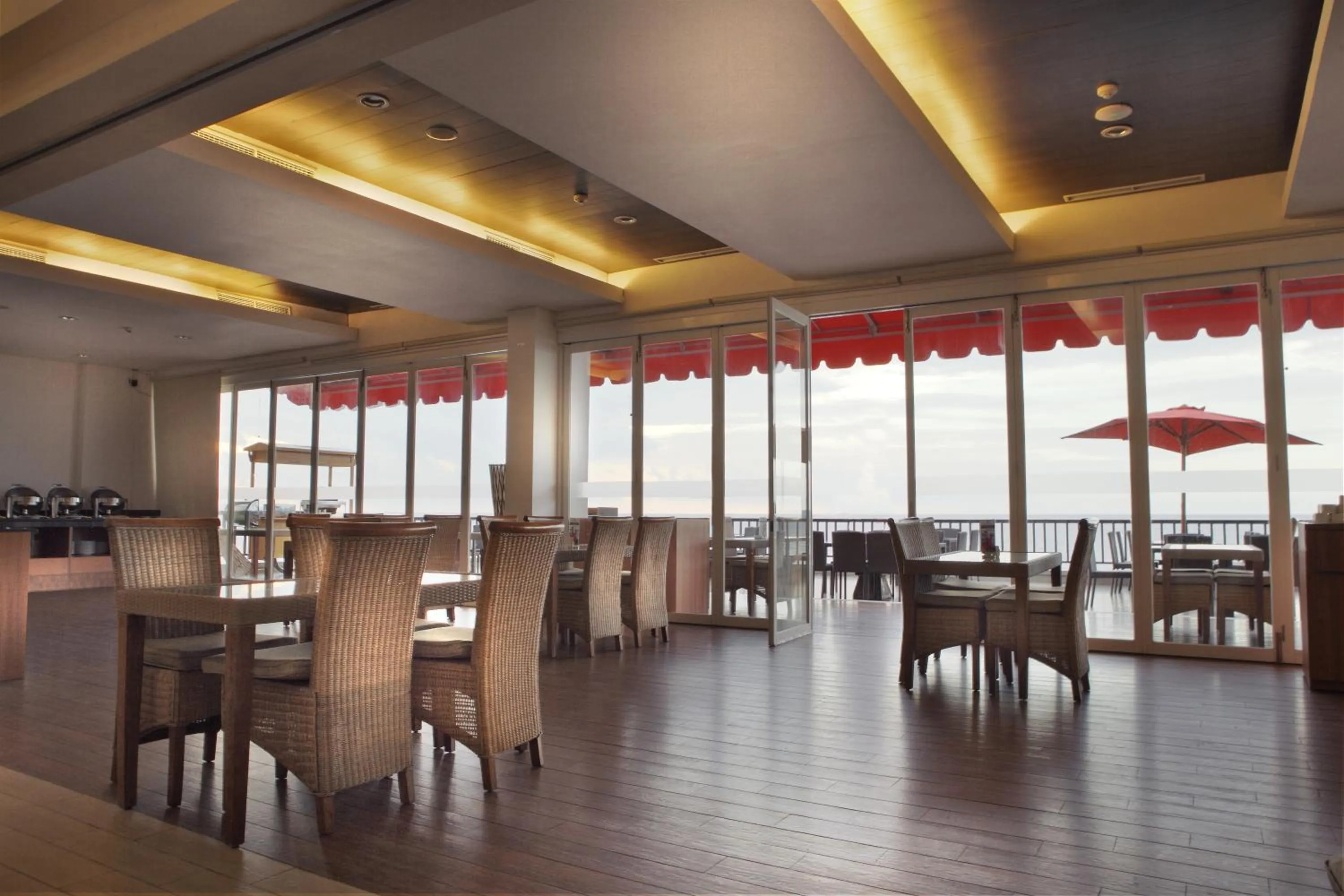 Restaurant/places to eat in Hotel on The Rock