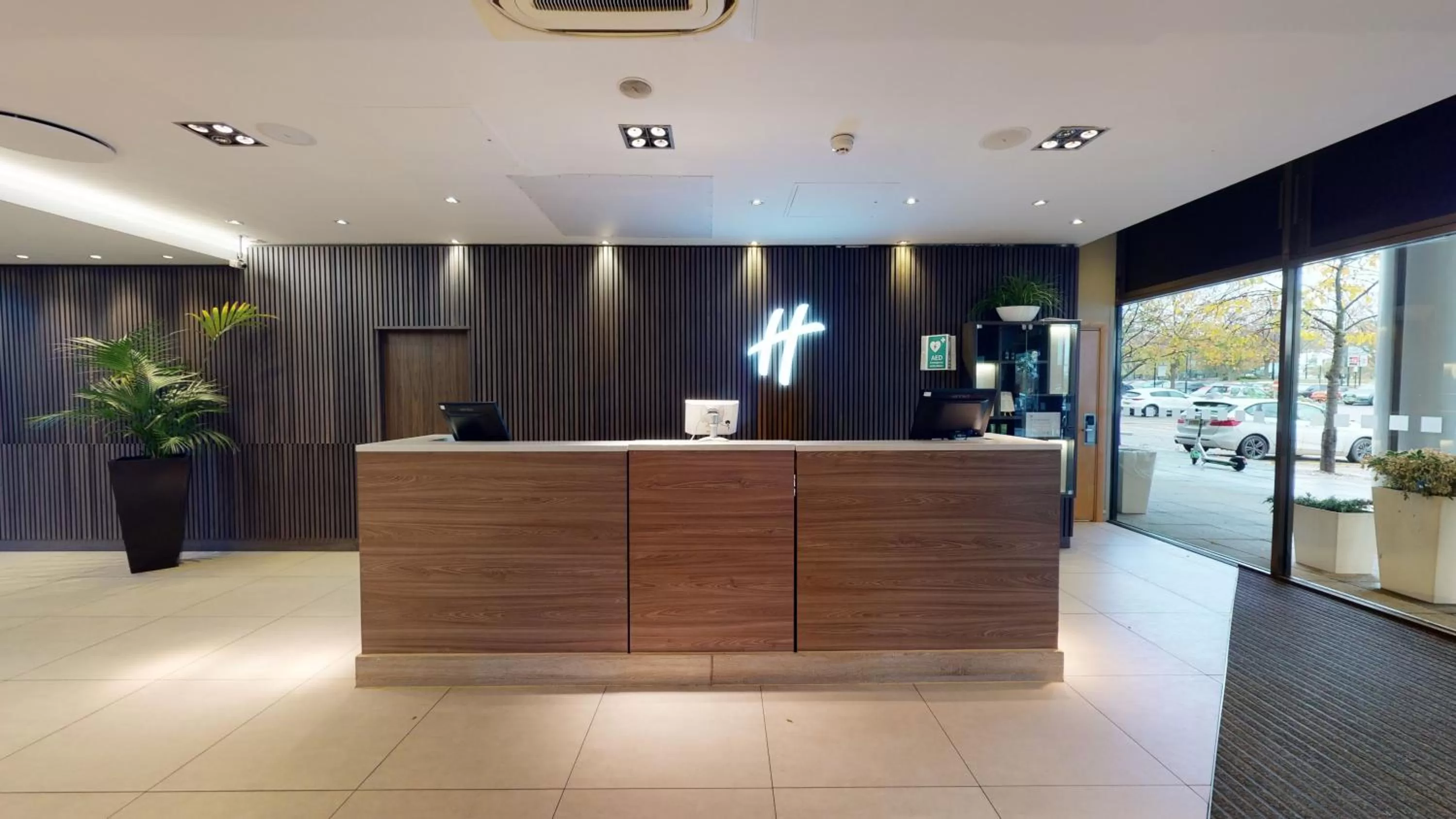 Lobby or reception in Holiday Inn Milton Keynes Central by IHG