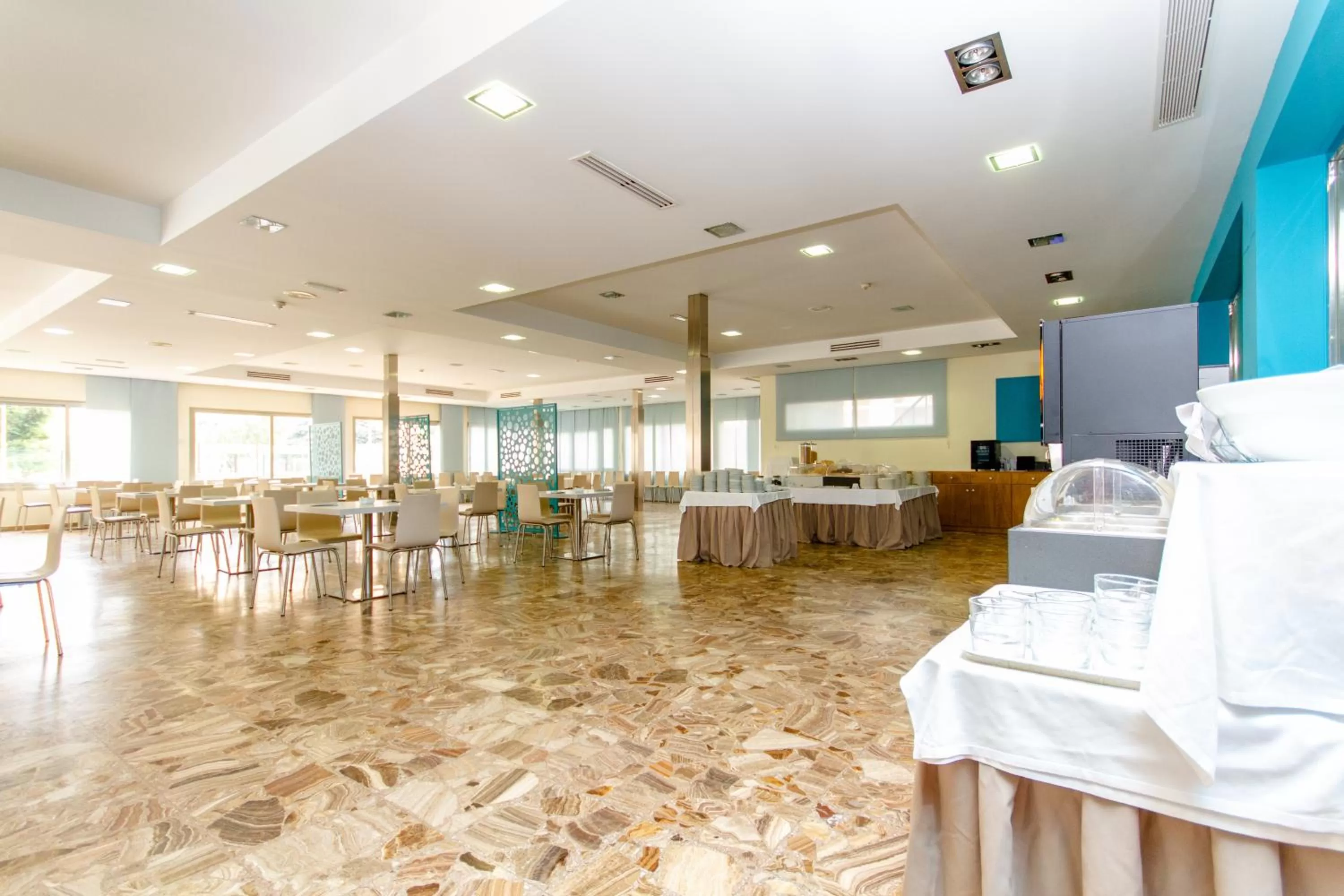 Restaurant/places to eat in Hotel Castilla Alicante